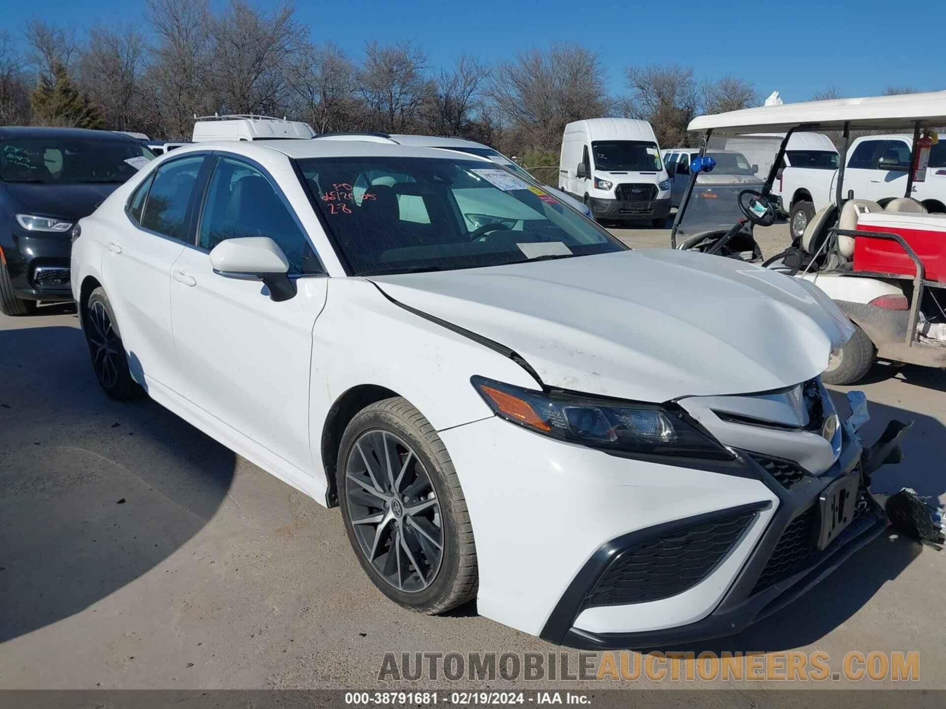 4T1G11AK3NU686113 TOYOTA CAMRY 2022