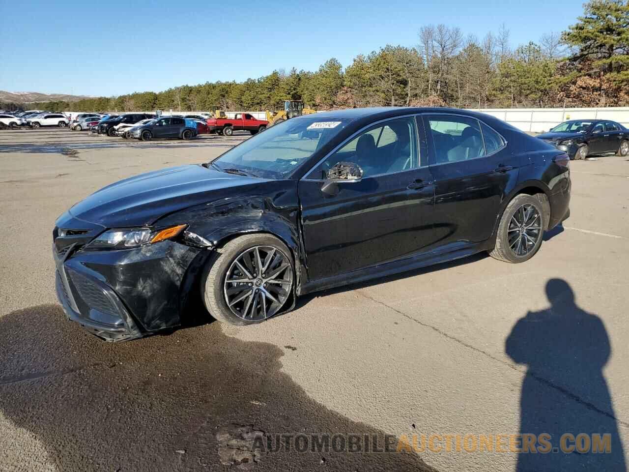 4T1G11AK3NU689142 TOYOTA CAMRY 2022