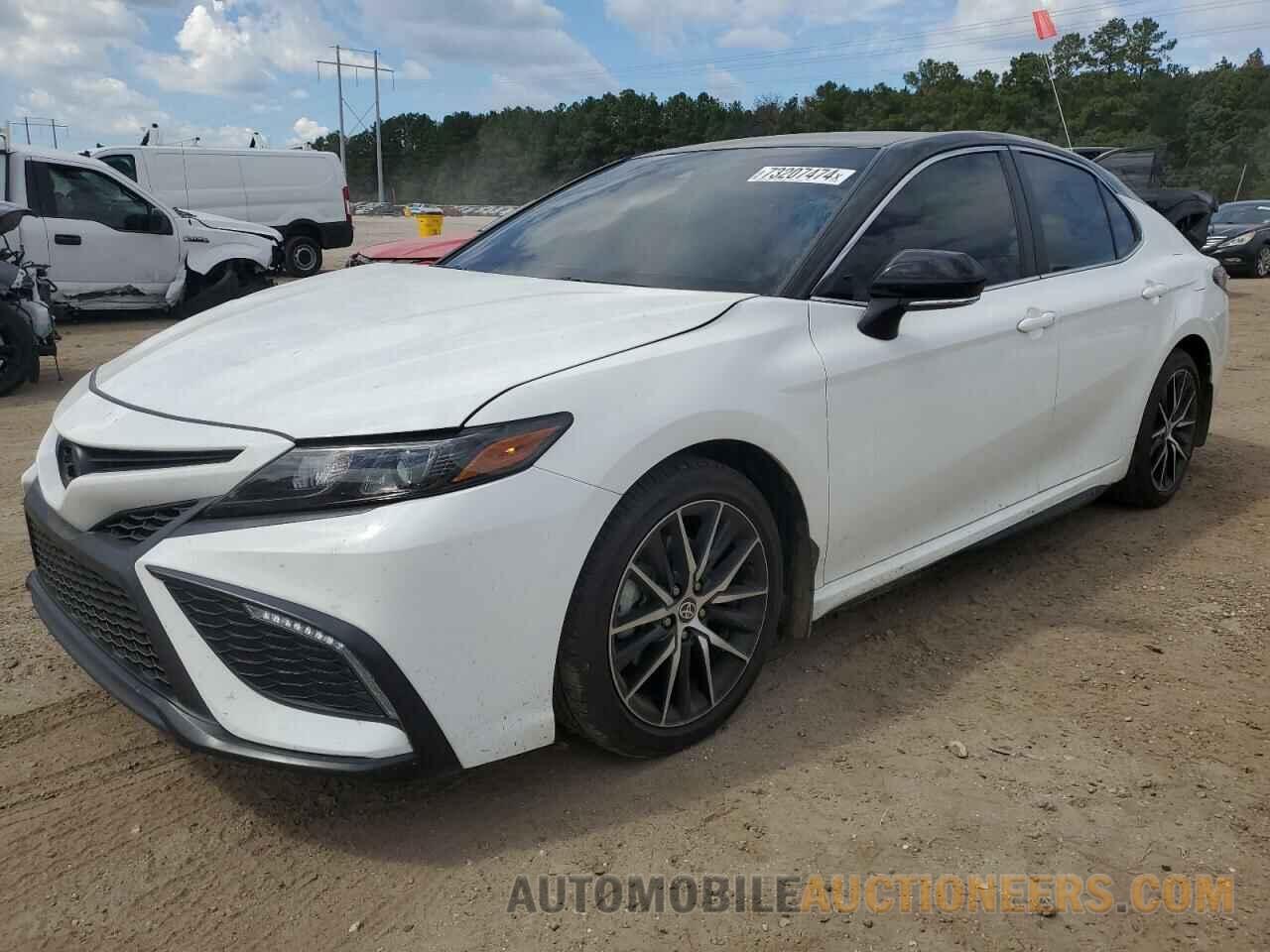 4T1G11AK3RU202141 TOYOTA CAMRY 2024