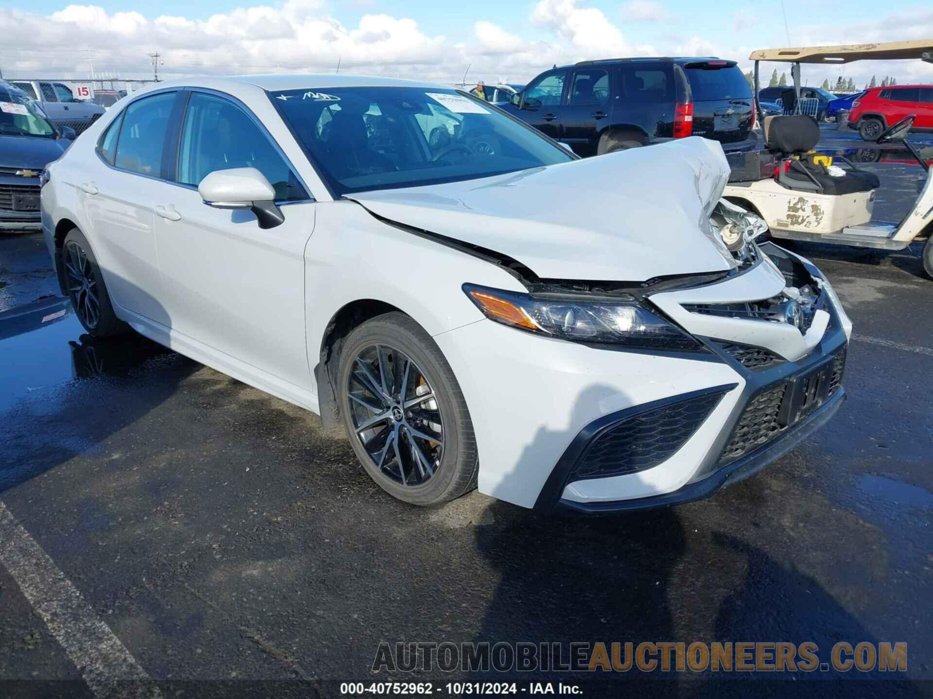 4T1G11AK3RU207744 TOYOTA CAMRY 2024