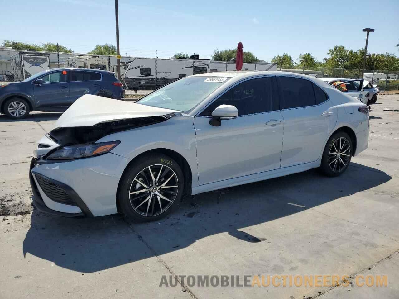 4T1G11AK3RU213012 TOYOTA CAMRY 2024