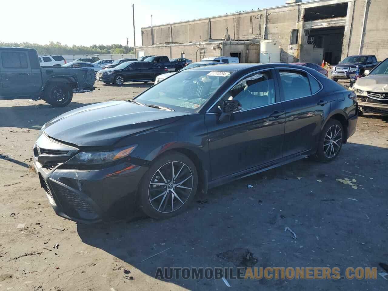 4T1G11AK3RU845878 TOYOTA CAMRY 2024