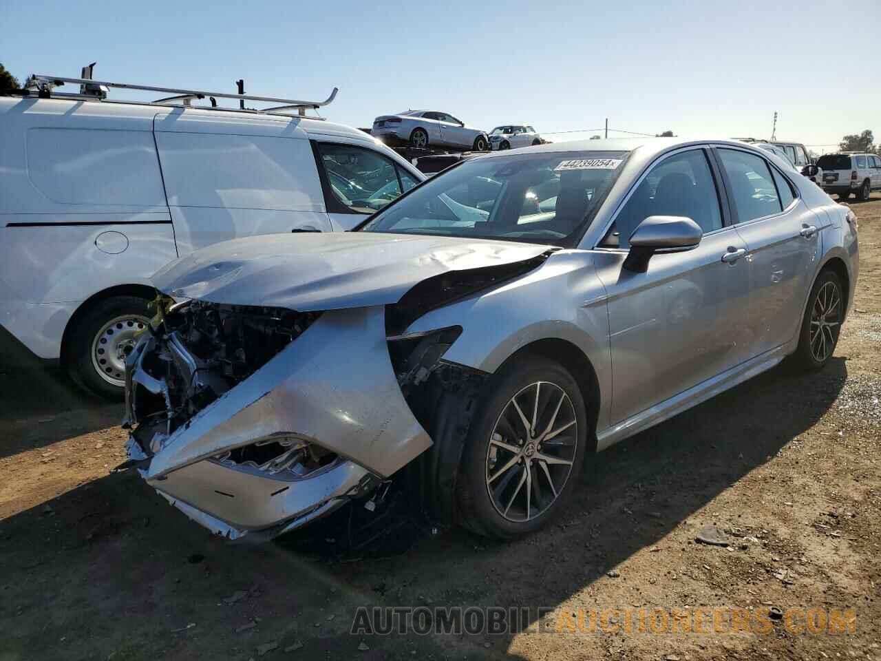 4T1G11AK3RU846402 TOYOTA CAMRY 2024