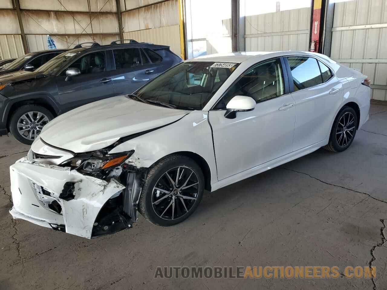 4T1G11AK3RU853186 TOYOTA CAMRY 2024