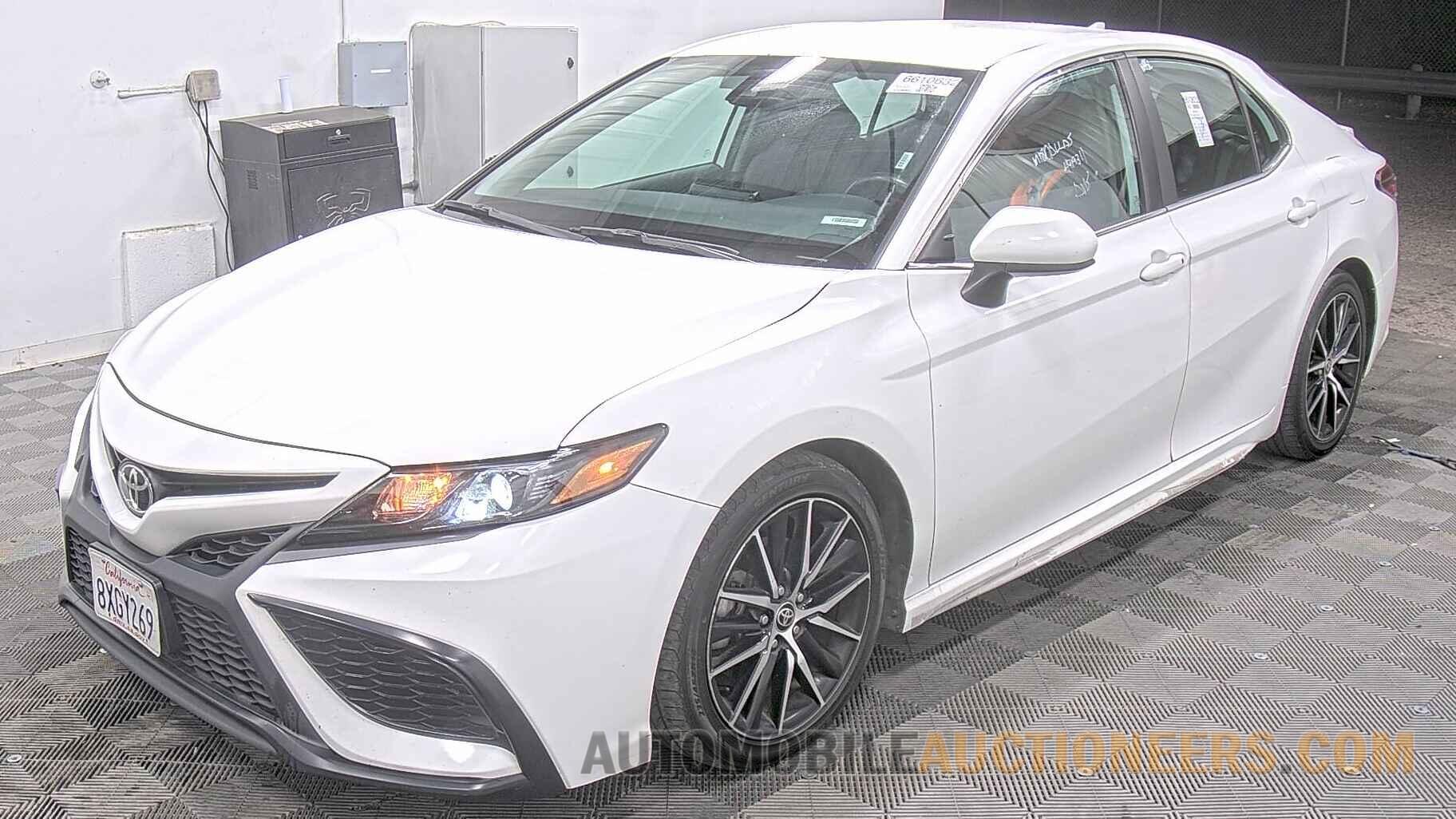 4T1G11AK4MU471600 Toyota Camry 2021