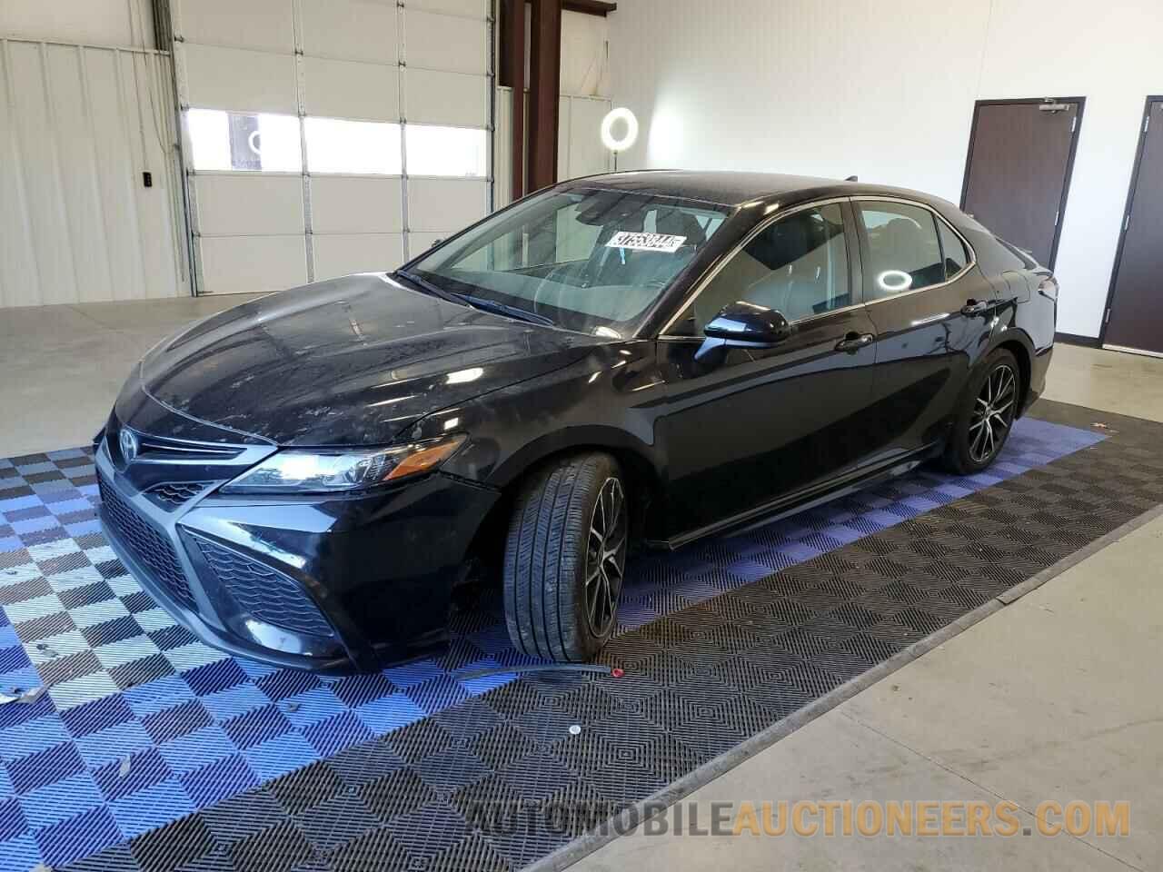 4T1G11AK4MU546067 TOYOTA CAMRY 2021