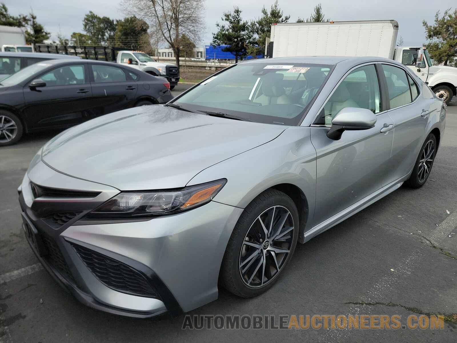 4T1G11AK4MU546361 Toyota Camry 2021