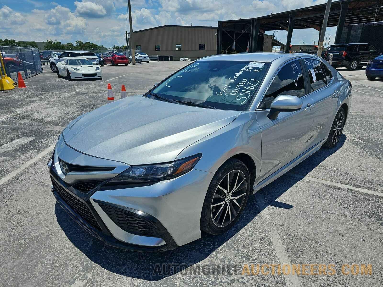 4T1G11AK4MU551673 Toyota Camry 2021