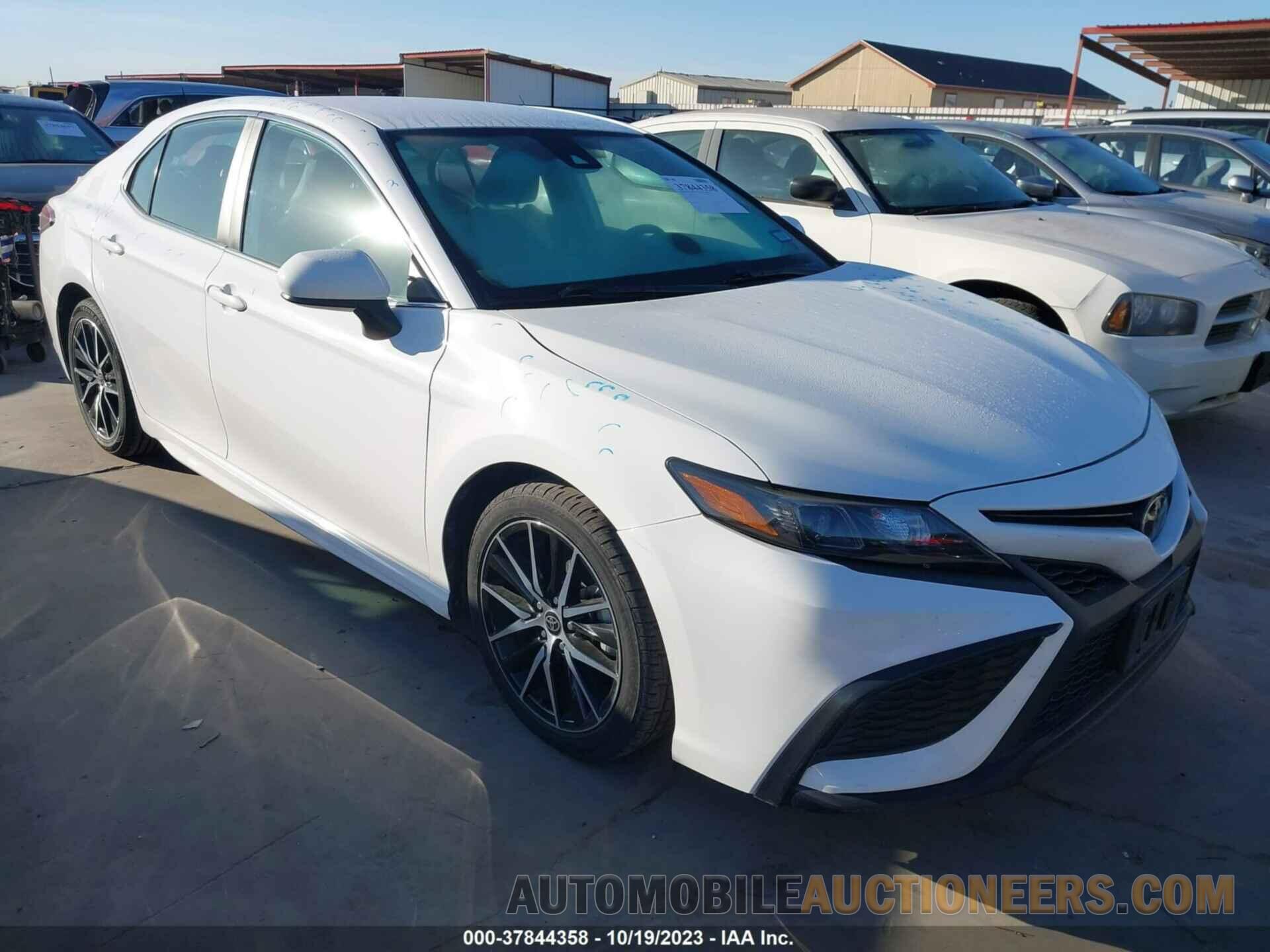 4T1G11AK4MU552029 TOYOTA CAMRY 2021