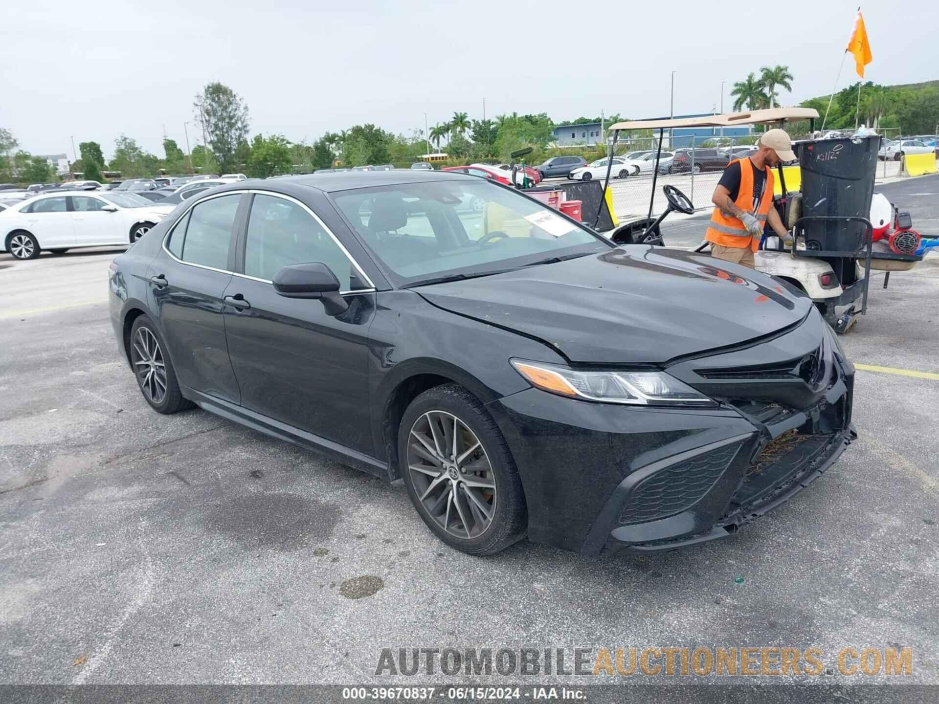 4T1G11AK4MU559305 TOYOTA CAMRY 2021