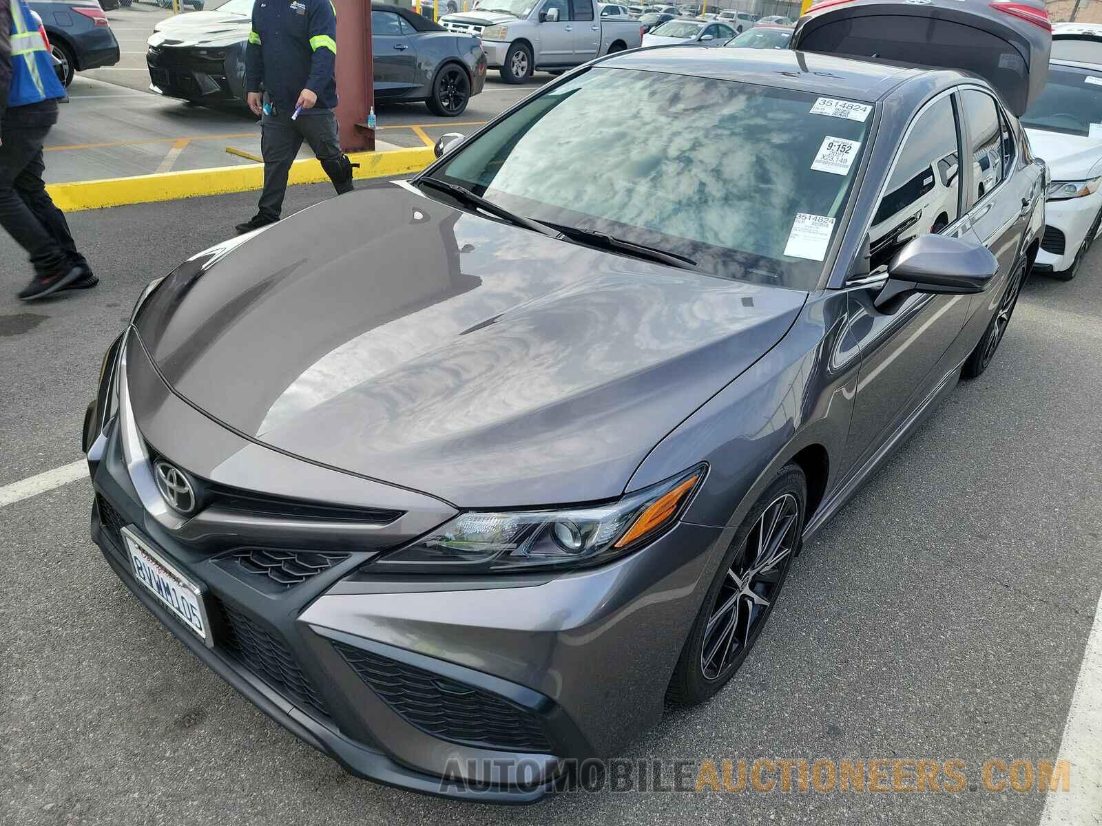 4T1G11AK4MU560258 Toyota Camry 2021