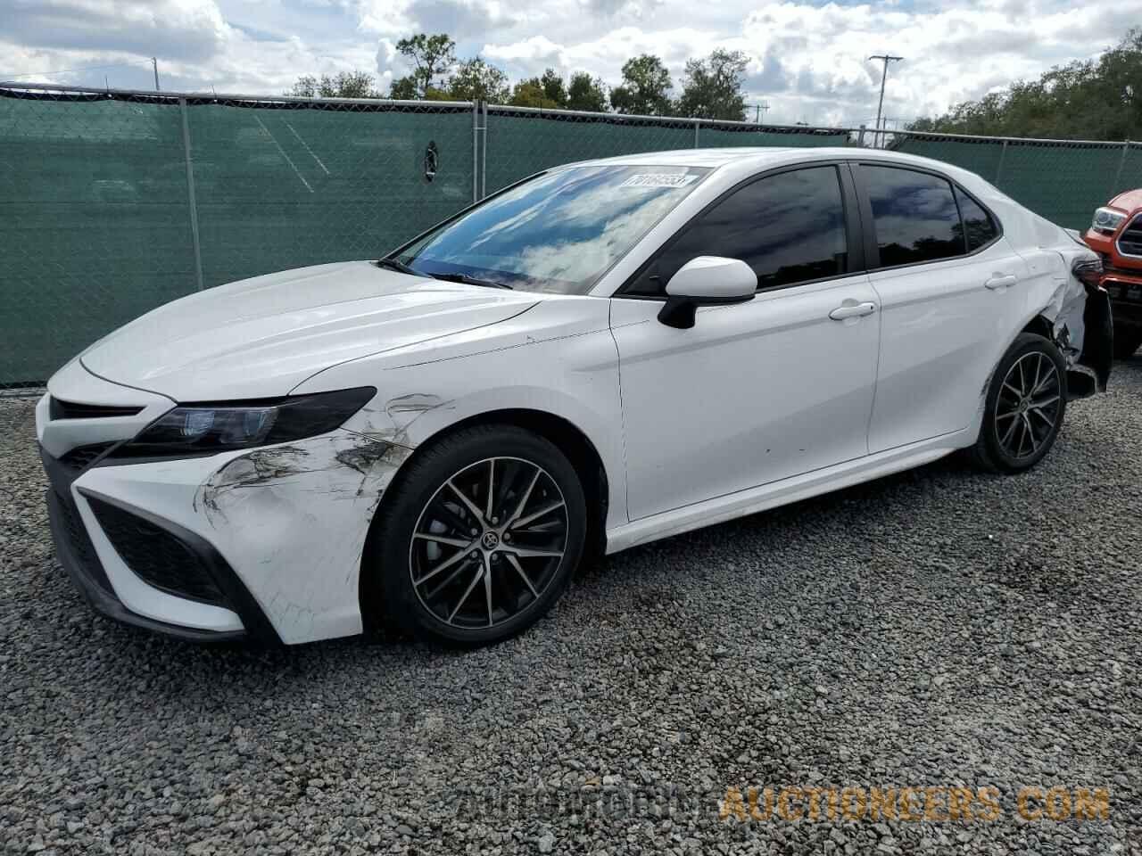 4T1G11AK4MU560700 TOYOTA CAMRY 2021