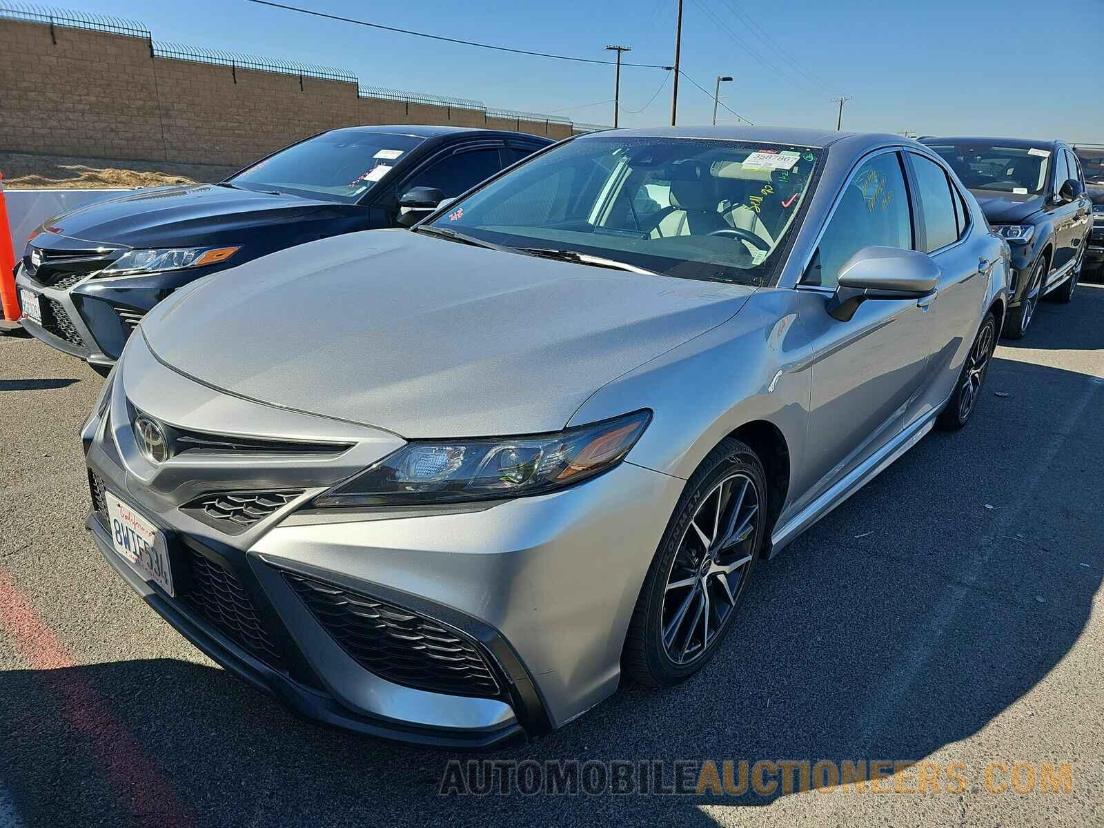 4T1G11AK4MU590635 Toyota Camry 2021