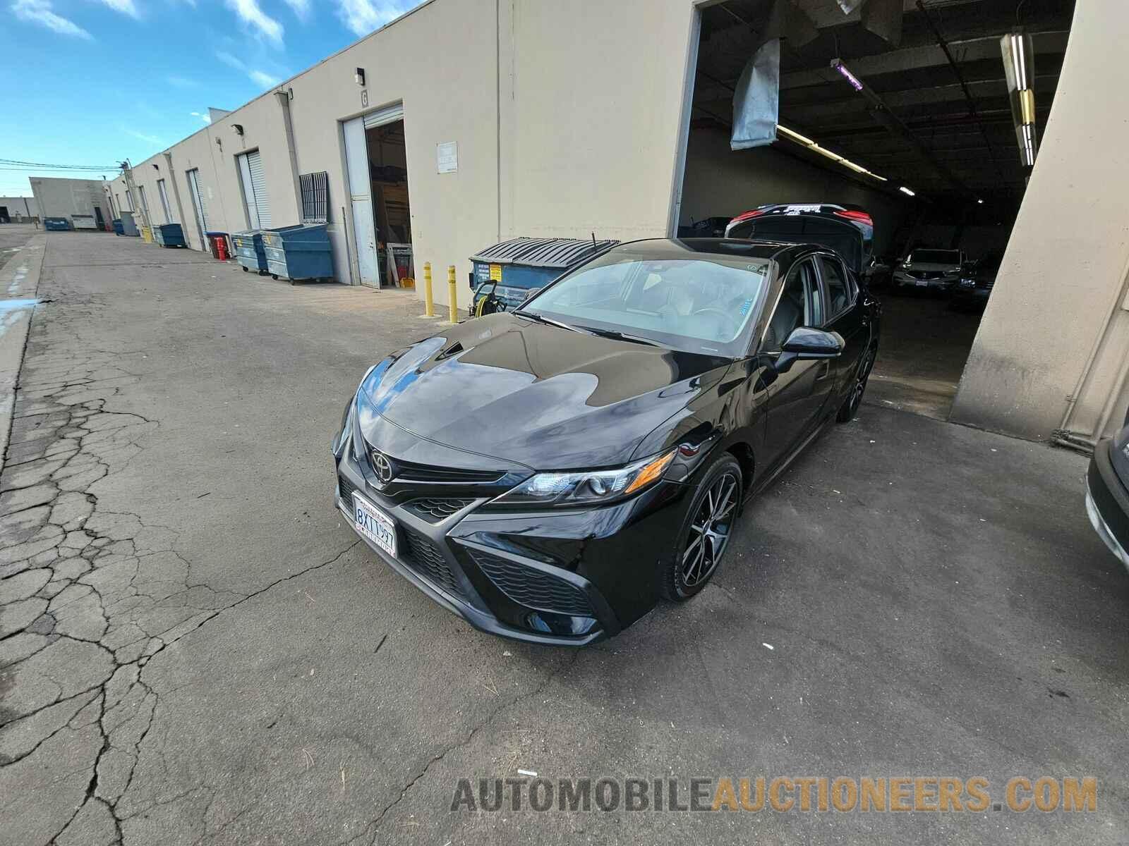 4T1G11AK4MU599982 Toyota Camry 2021