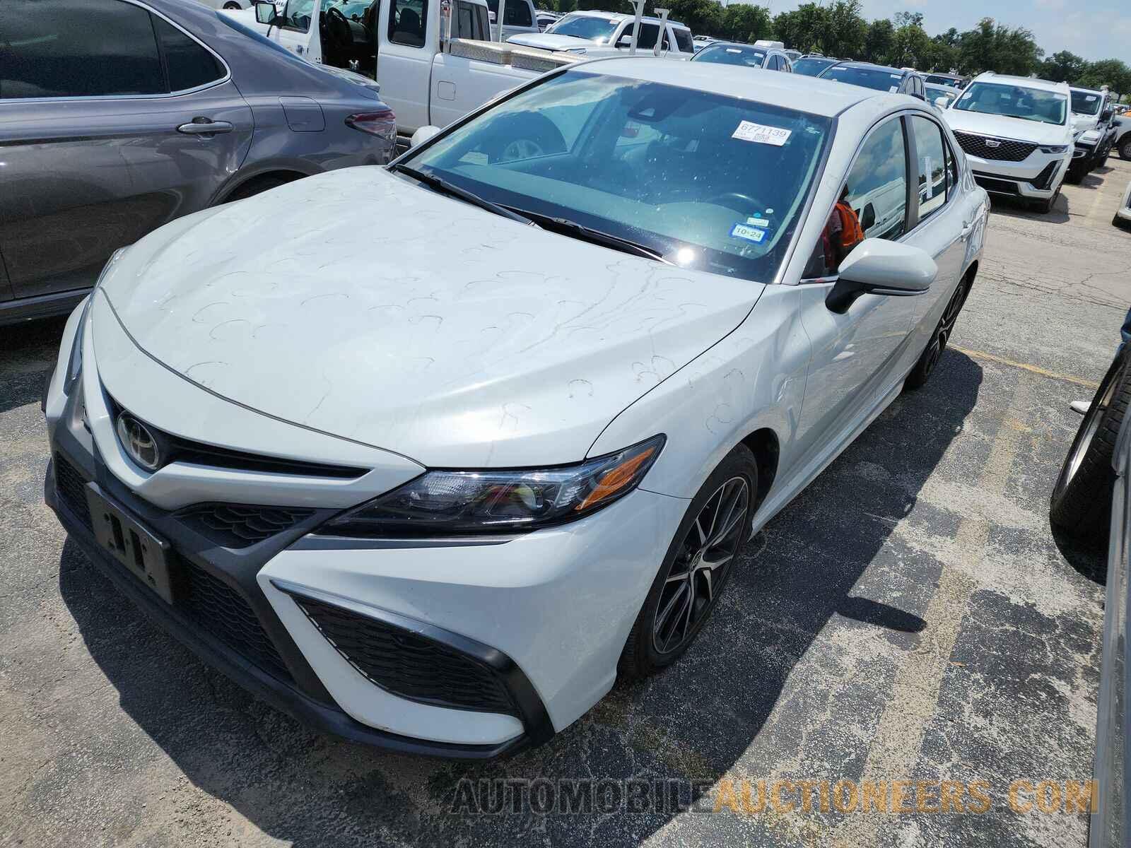 4T1G11AK4NU008986 Toyota Camry 2022