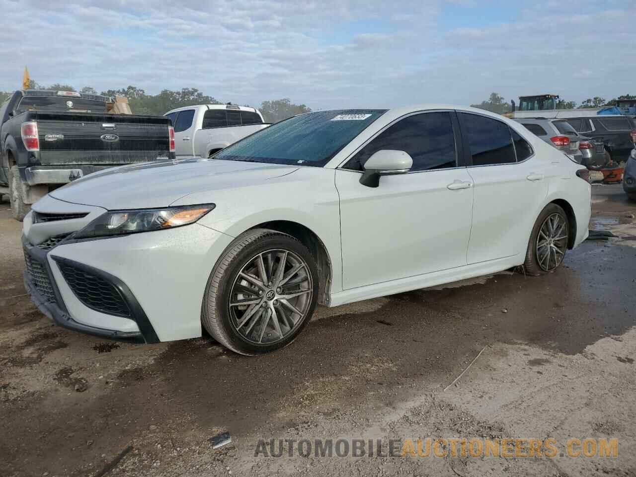 4T1G11AK4NU051689 TOYOTA CAMRY 2022