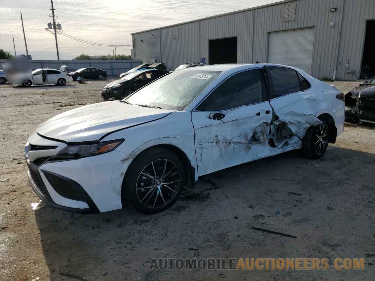 4T1G11AK4RU208658 TOYOTA CAMRY 2024