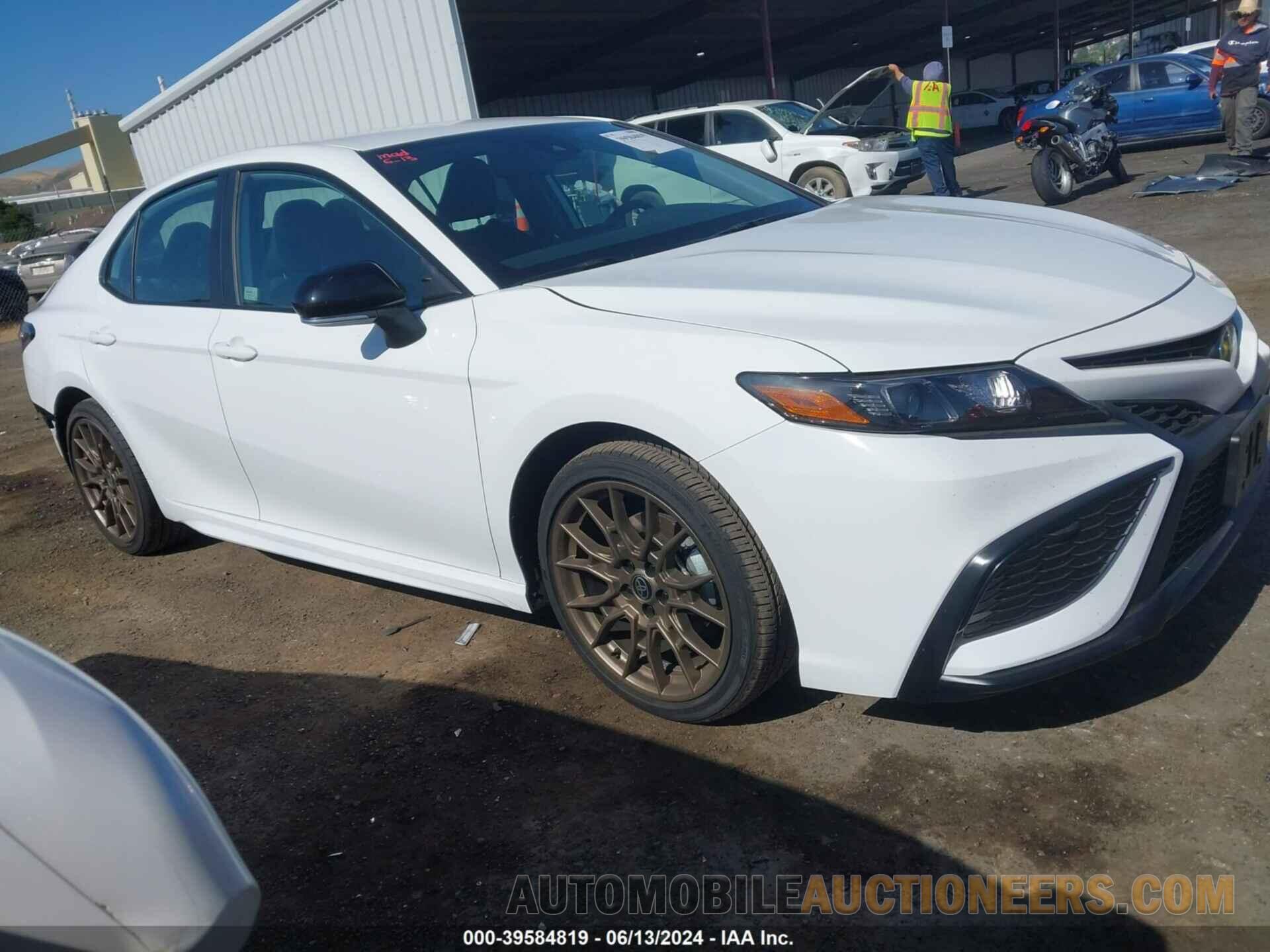 4T1G11AK4RU256158 TOYOTA CAMRY 2024