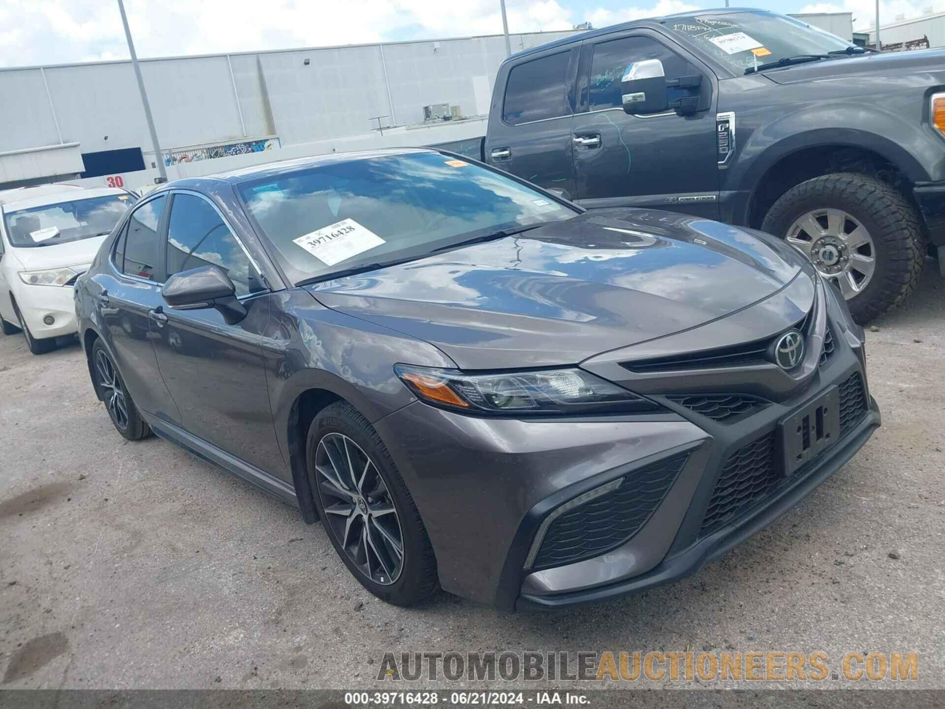 4T1G11AK4RU855657 TOYOTA CAMRY 2024