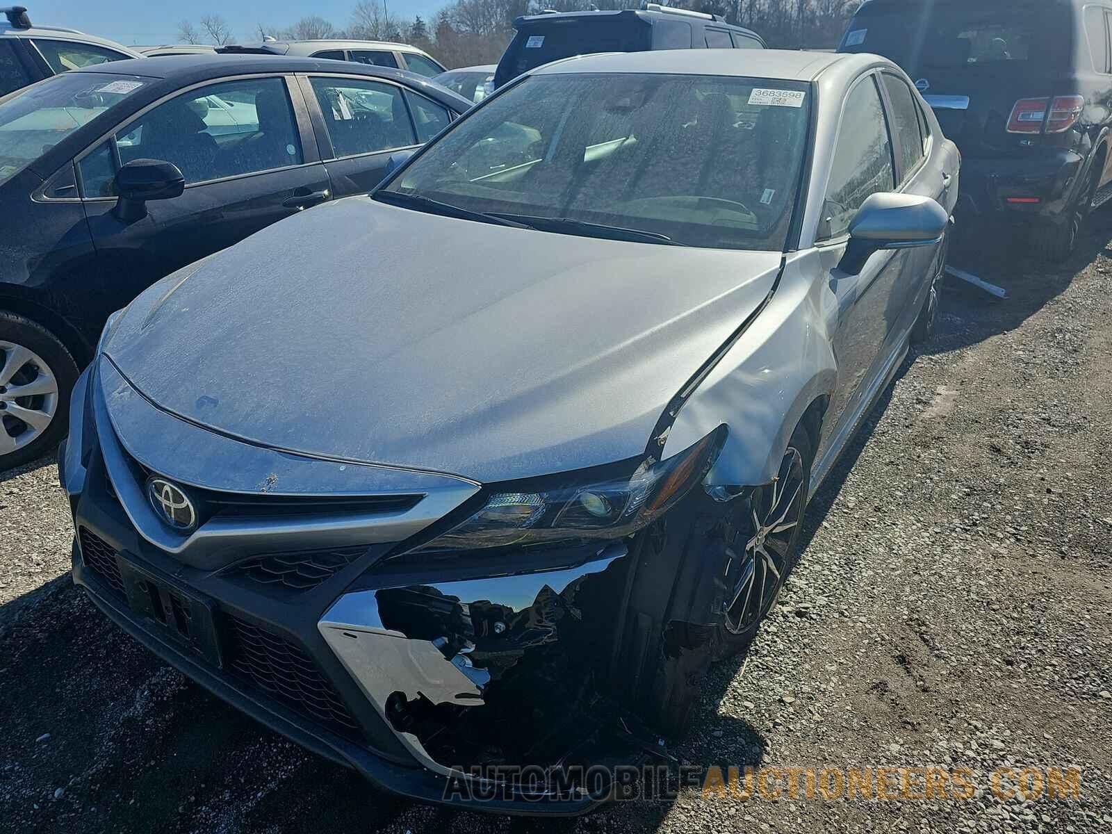 4T1G11AK4RU860163 Toyota Camry 2024