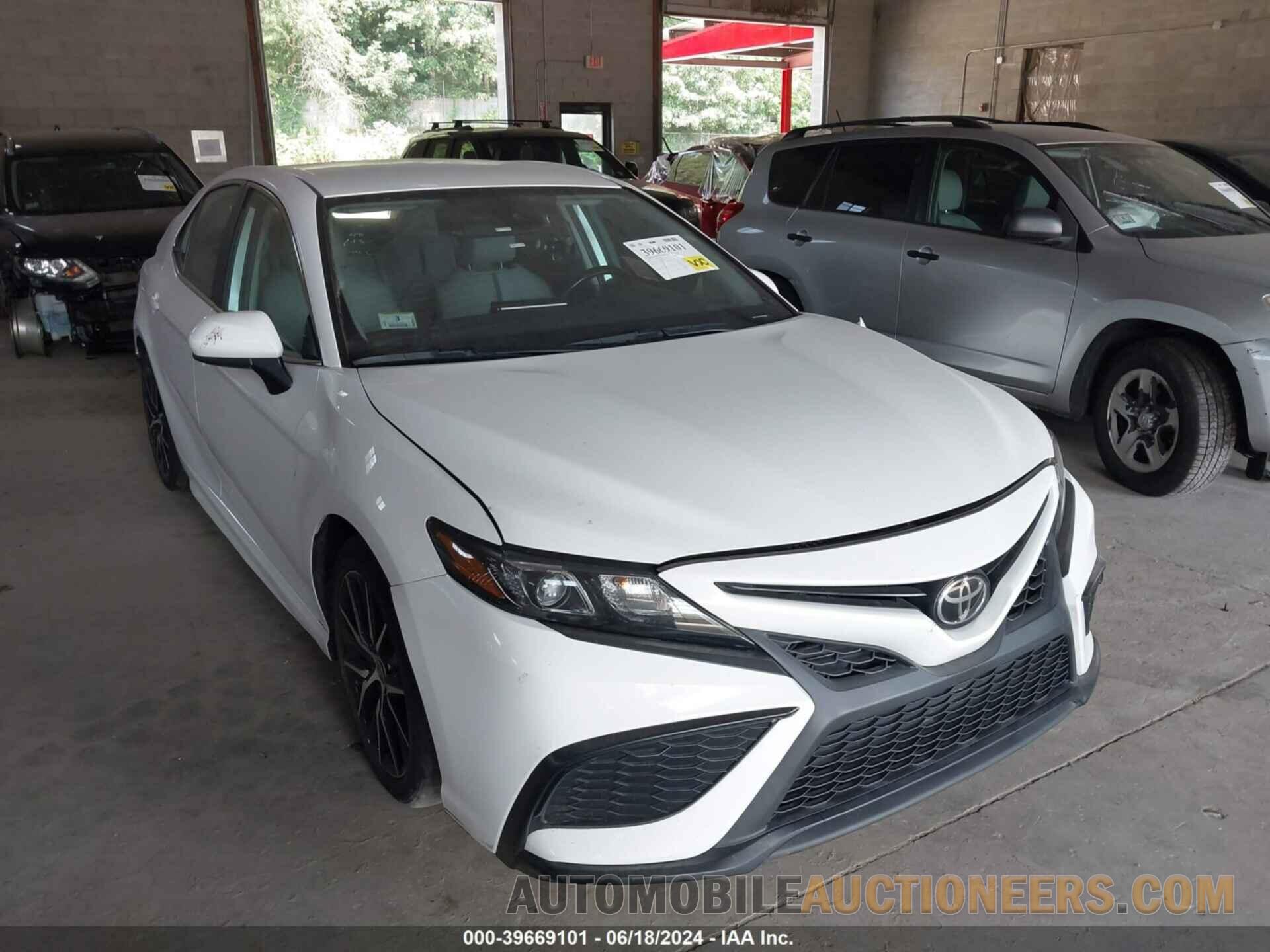 4T1G11AK5MU438668 TOYOTA CAMRY 2021