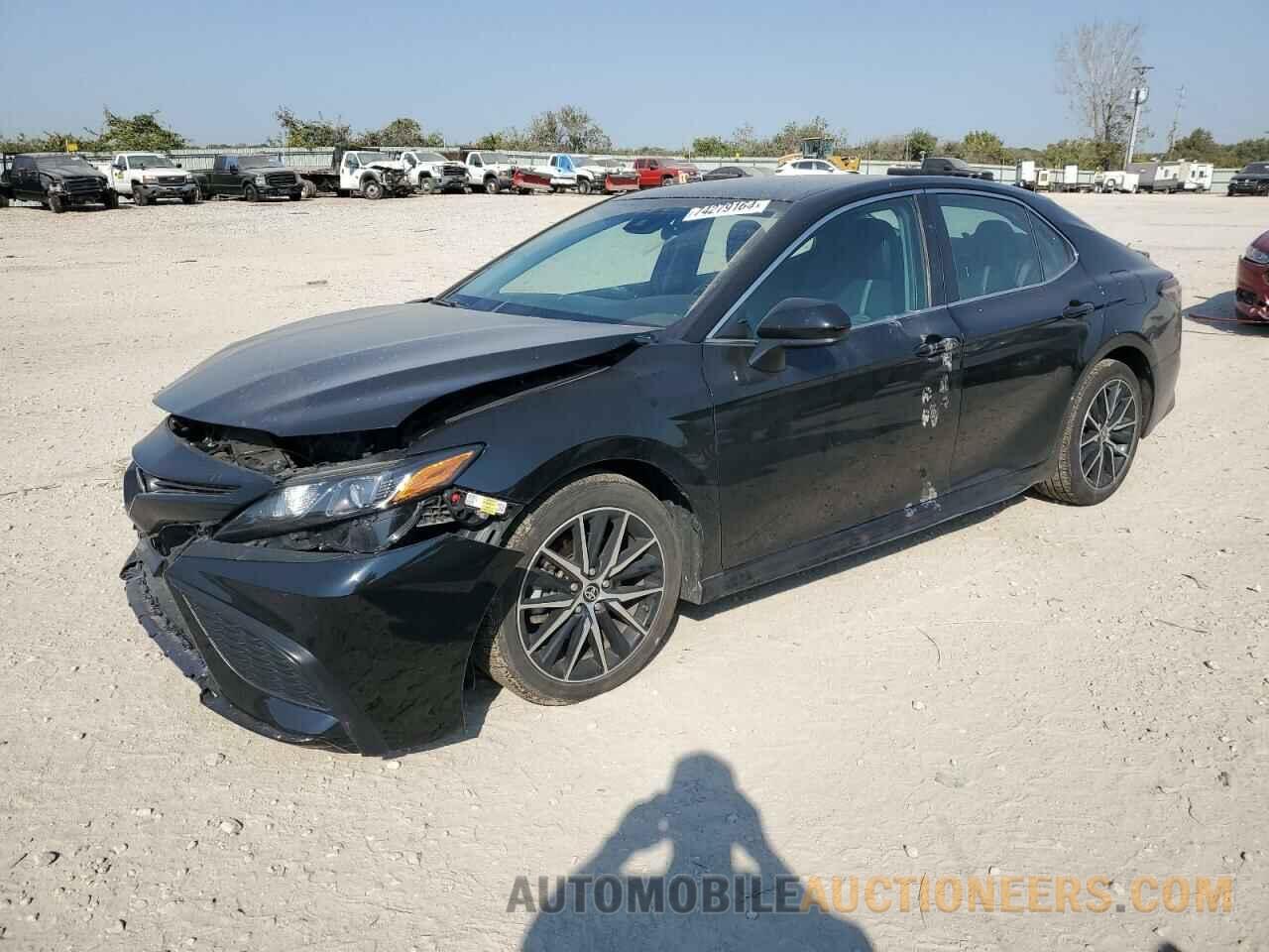 4T1G11AK5MU445586 TOYOTA CAMRY 2021