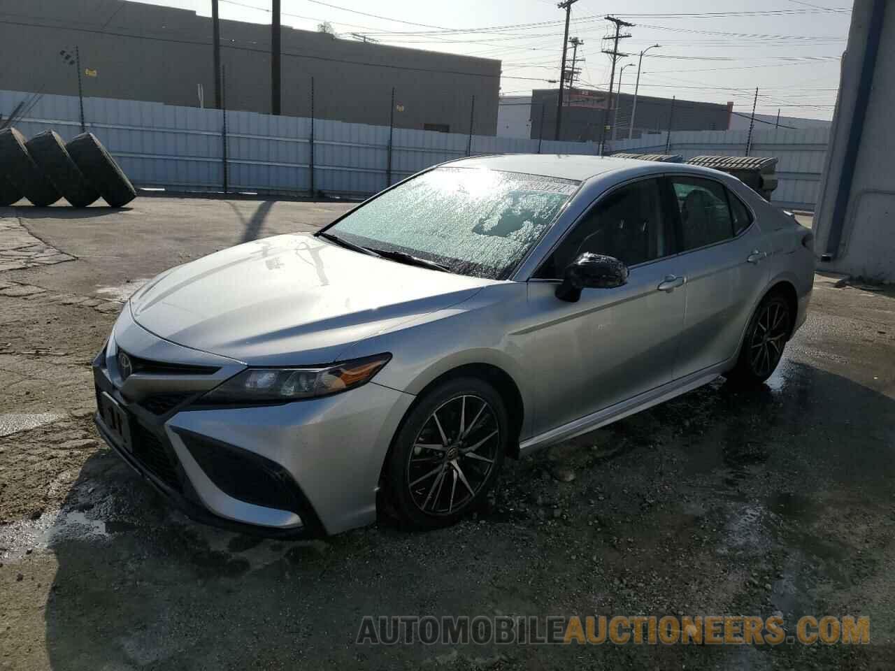 4T1G11AK5MU470584 TOYOTA CAMRY 2021