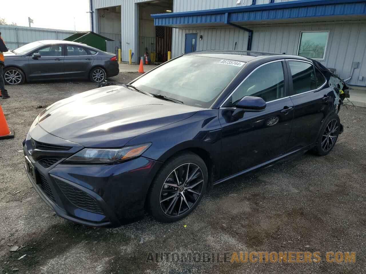 4T1G11AK5MU482282 TOYOTA CAMRY 2021