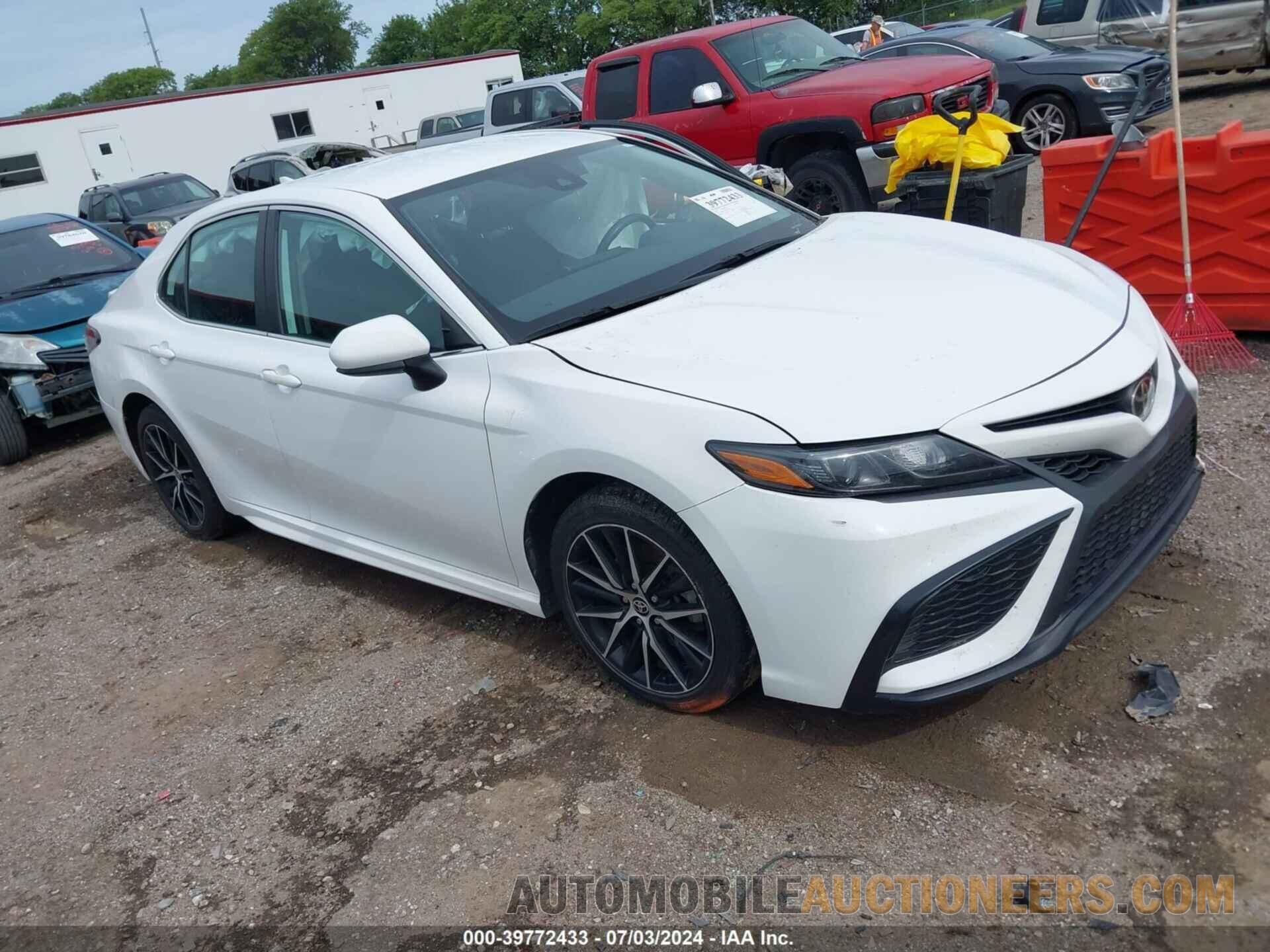 4T1G11AK5MU518942 TOYOTA CAMRY 2021