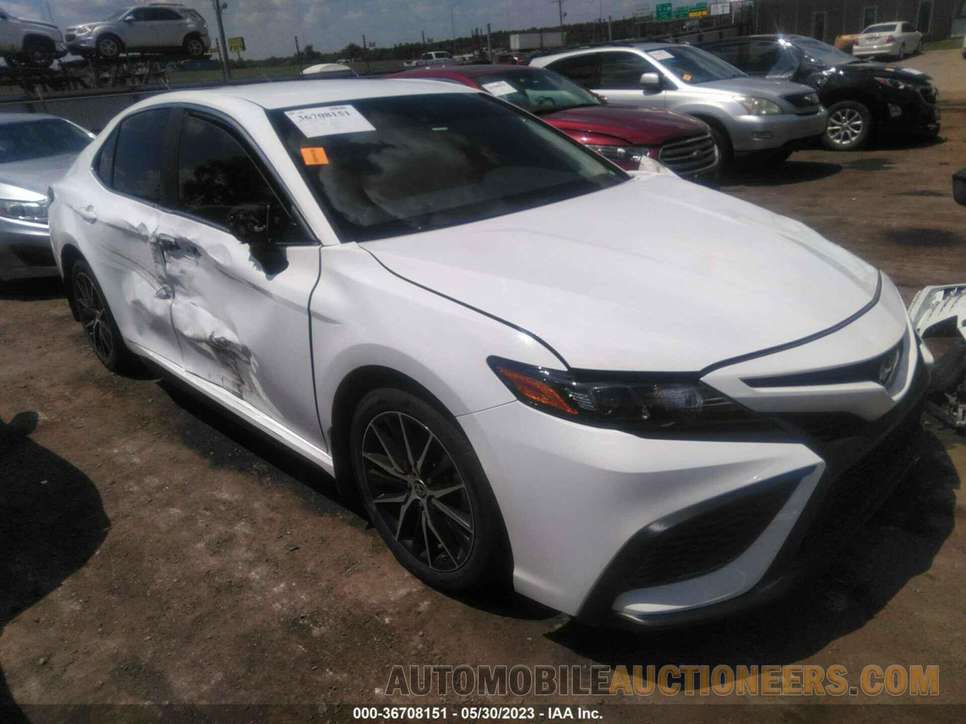 4T1G11AK5MU526300 TOYOTA CAMRY 2021