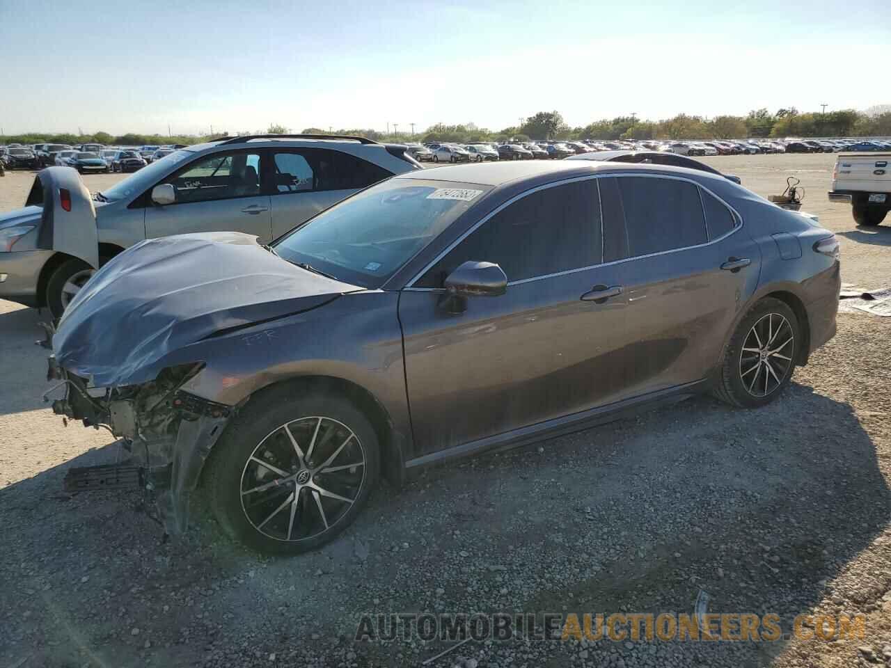 4T1G11AK5MU538057 TOYOTA CAMRY 2021