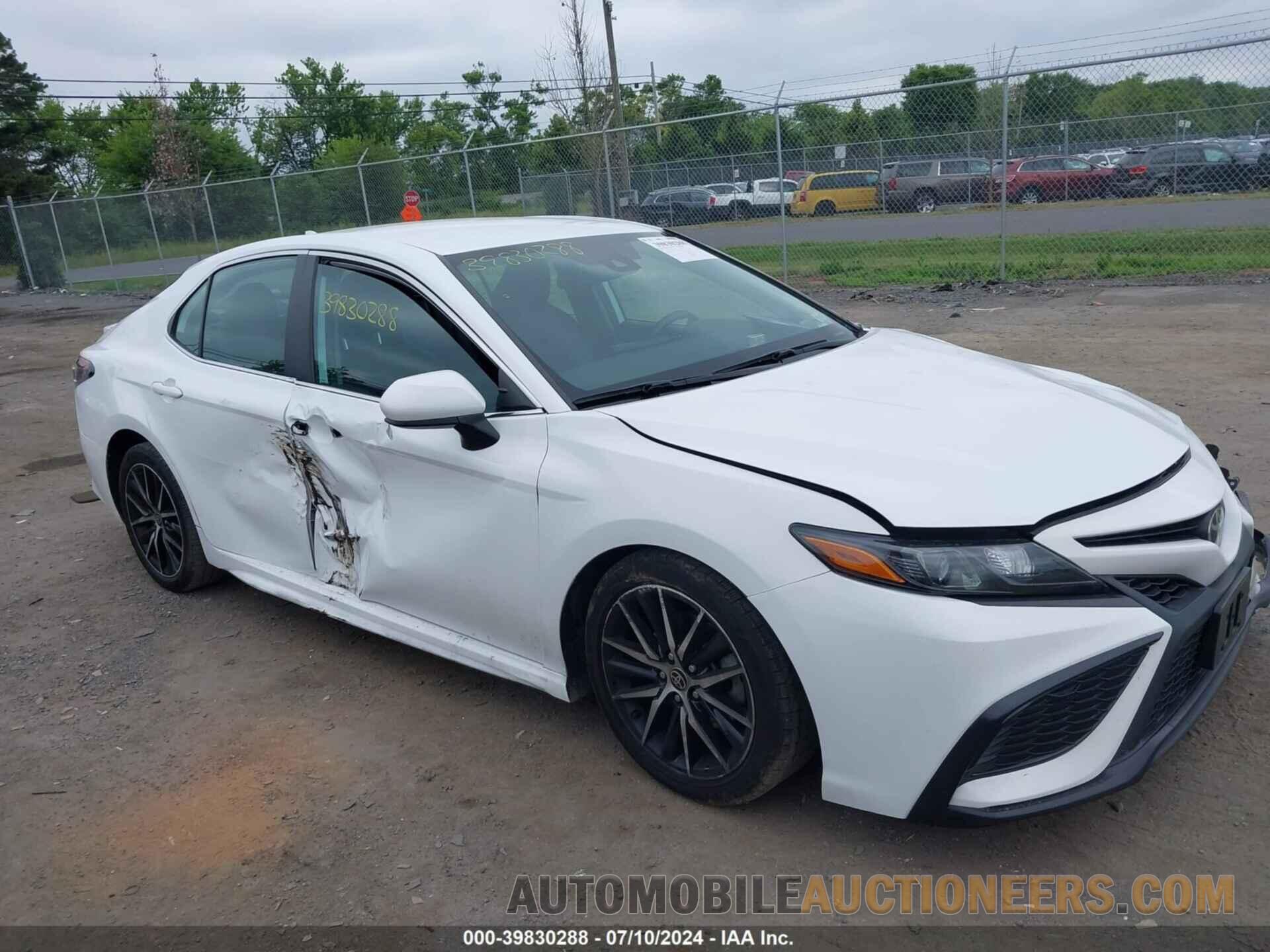 4T1G11AK5MU551813 TOYOTA CAMRY 2021