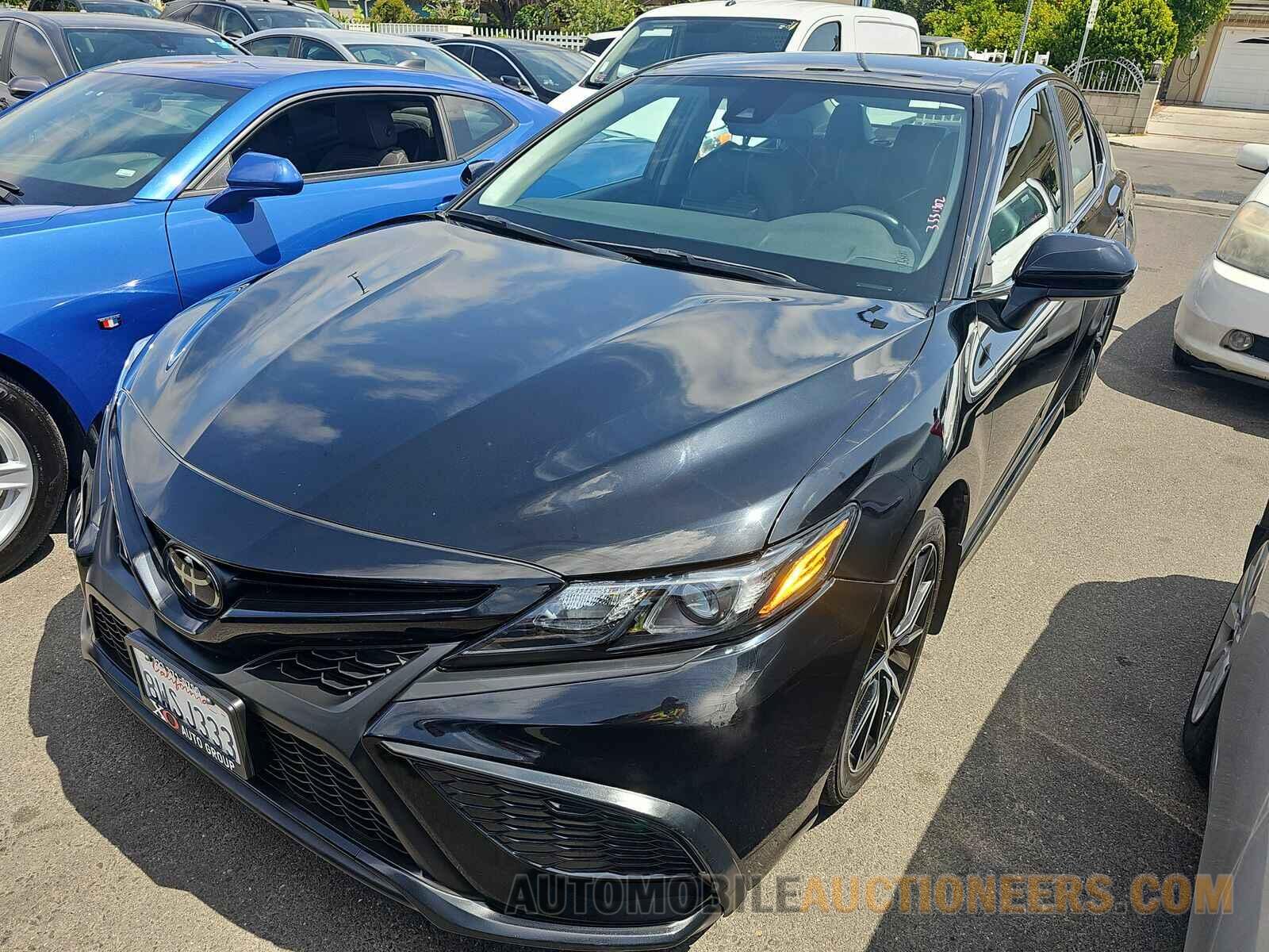 4T1G11AK5MU581698 Toyota Camry 2021