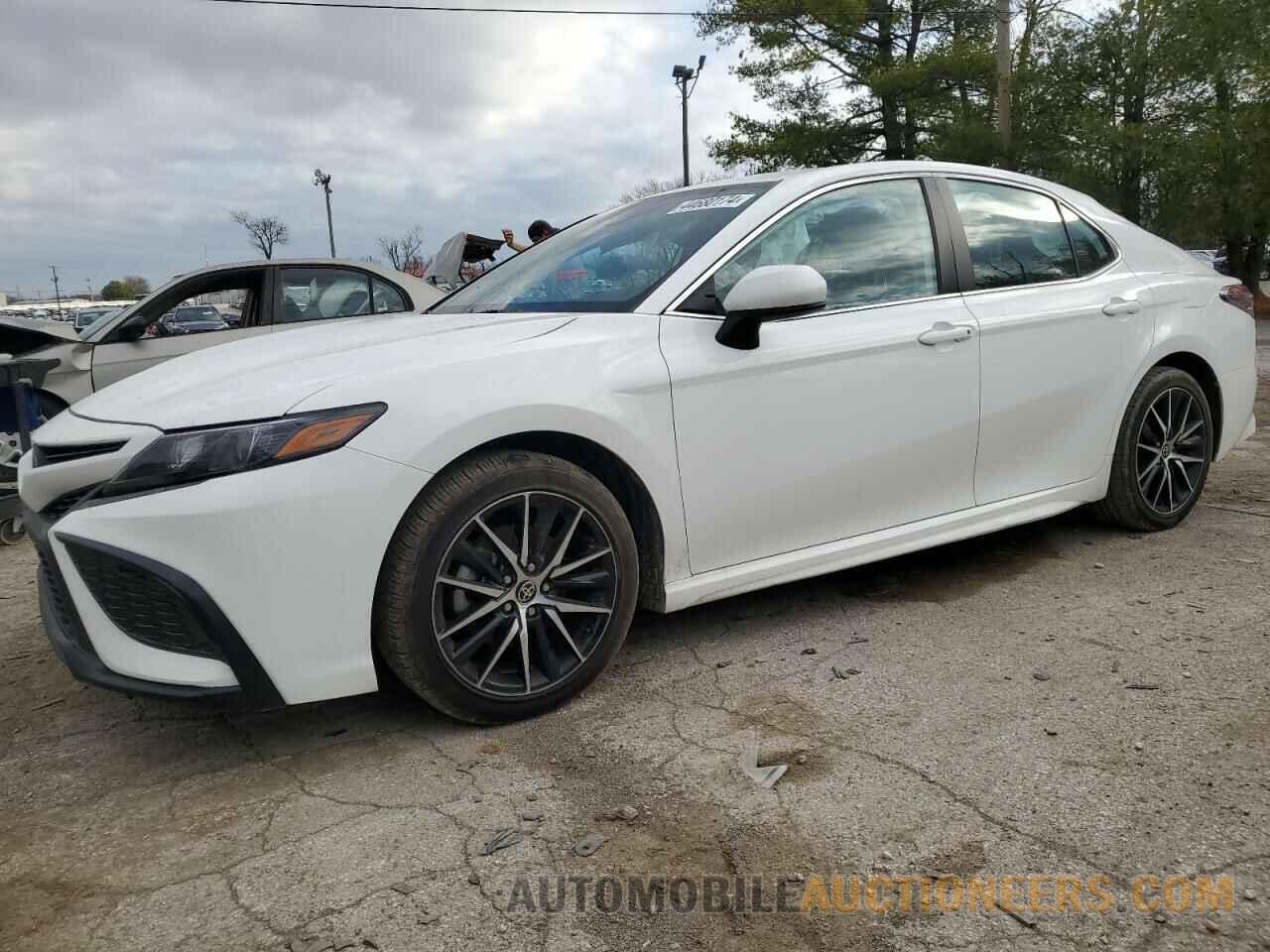 4T1G11AK5MU585170 TOYOTA CAMRY 2021