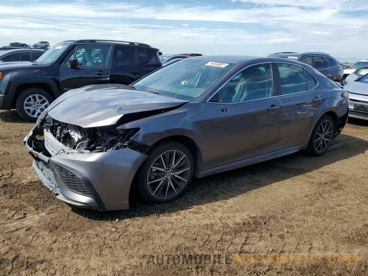 4T1G11AK5MU586495 TOYOTA CAMRY 2021