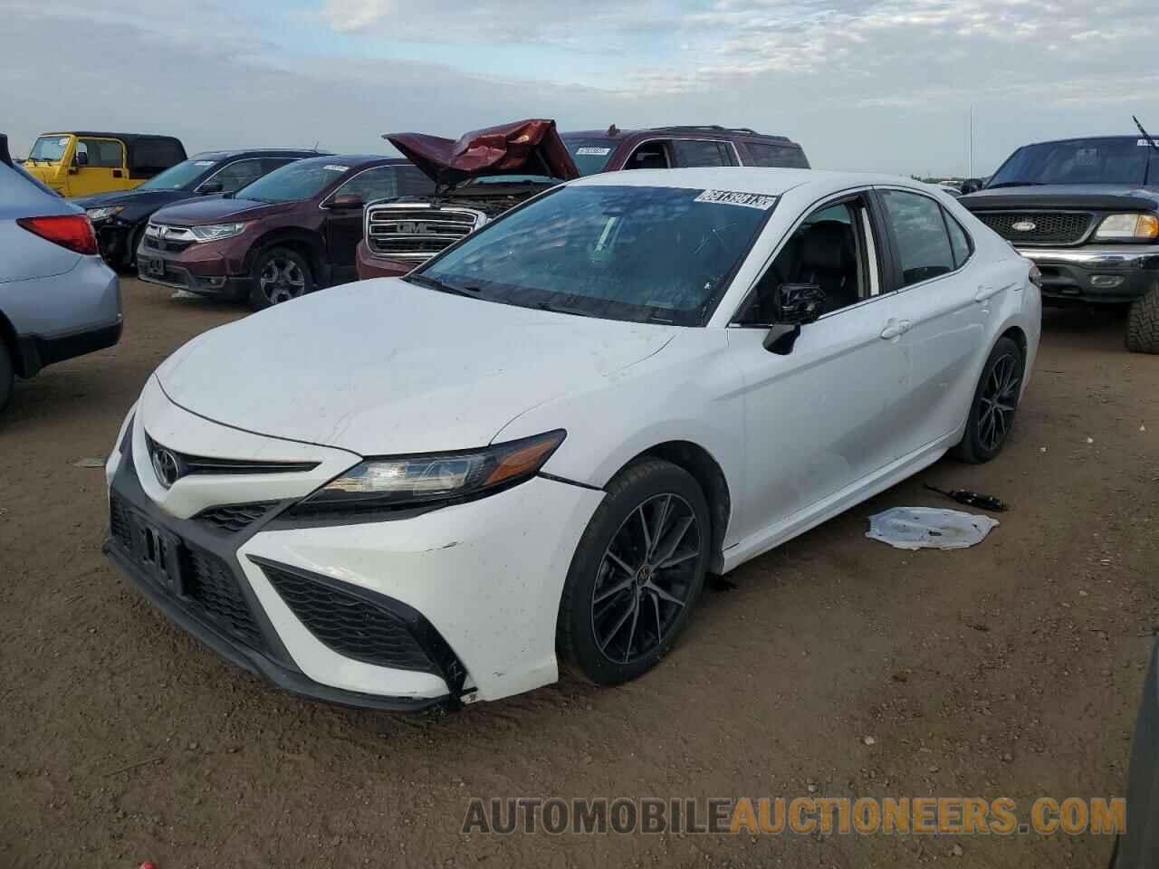 4T1G11AK5MU588814 TOYOTA CAMRY 2021