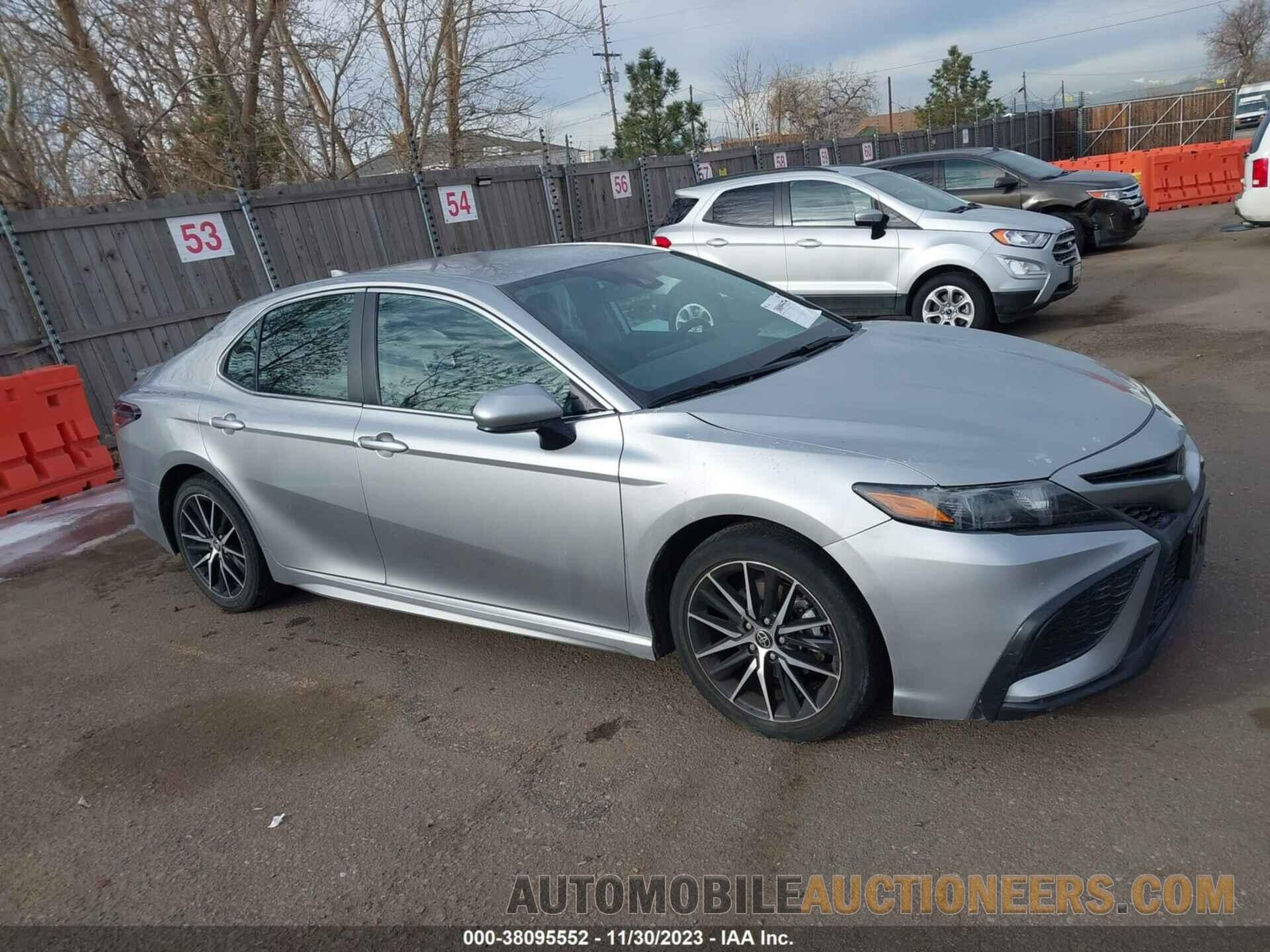 4T1G11AK5MU611735 TOYOTA CAMRY 2021