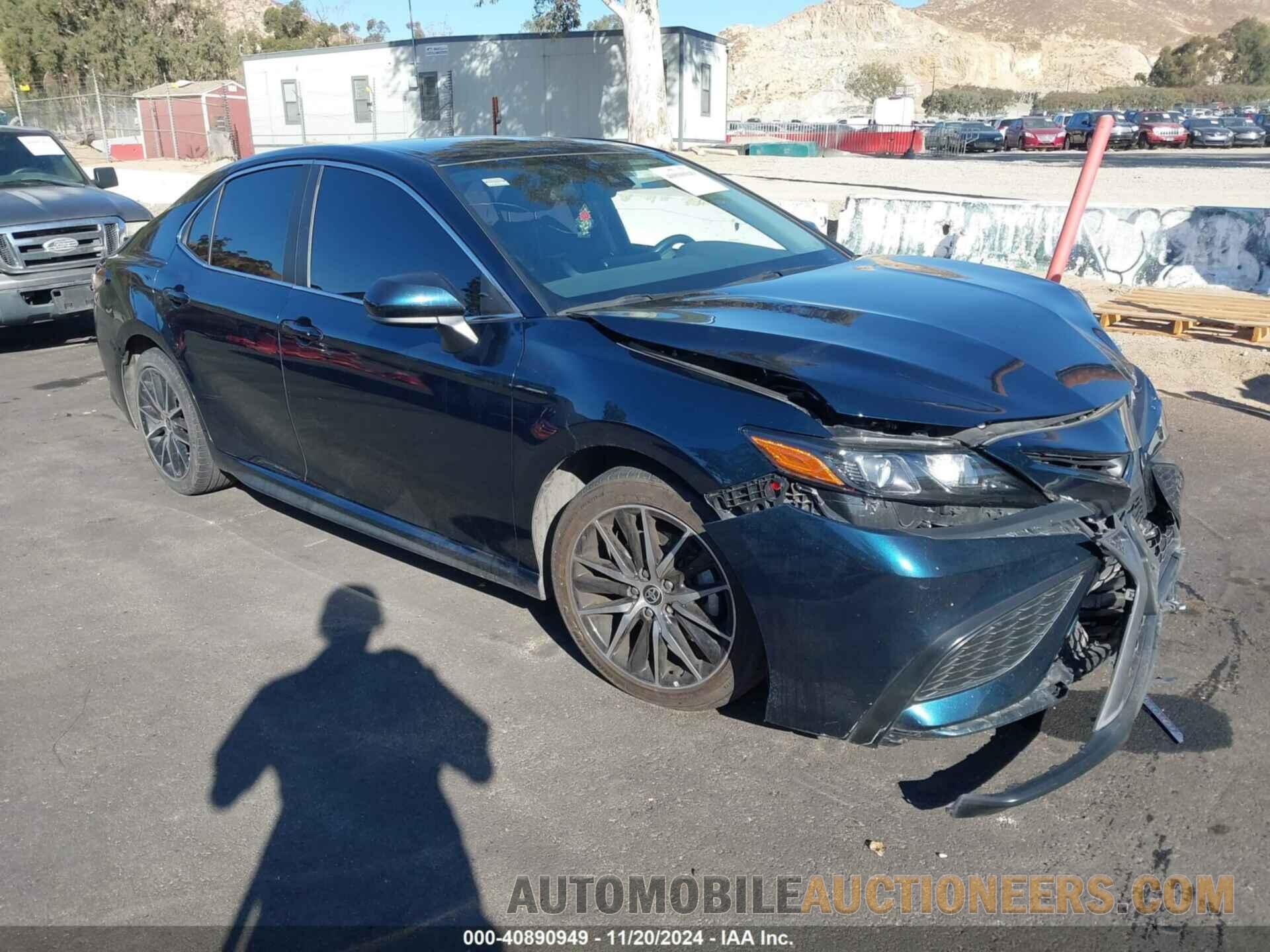 4T1G11AK5MU611833 TOYOTA CAMRY 2021