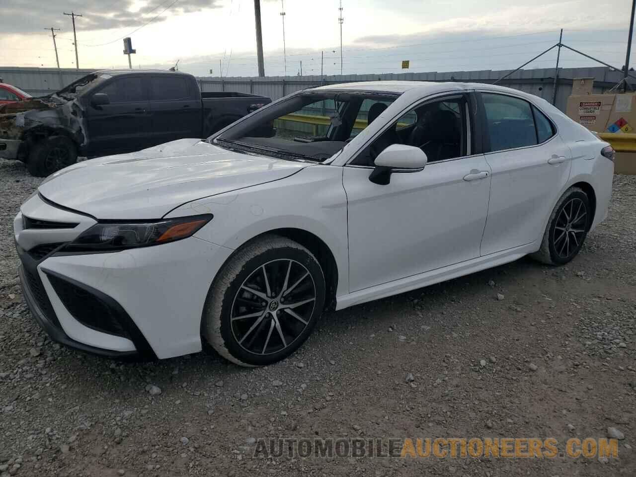 4T1G11AK5NU618072 TOYOTA CAMRY 2022