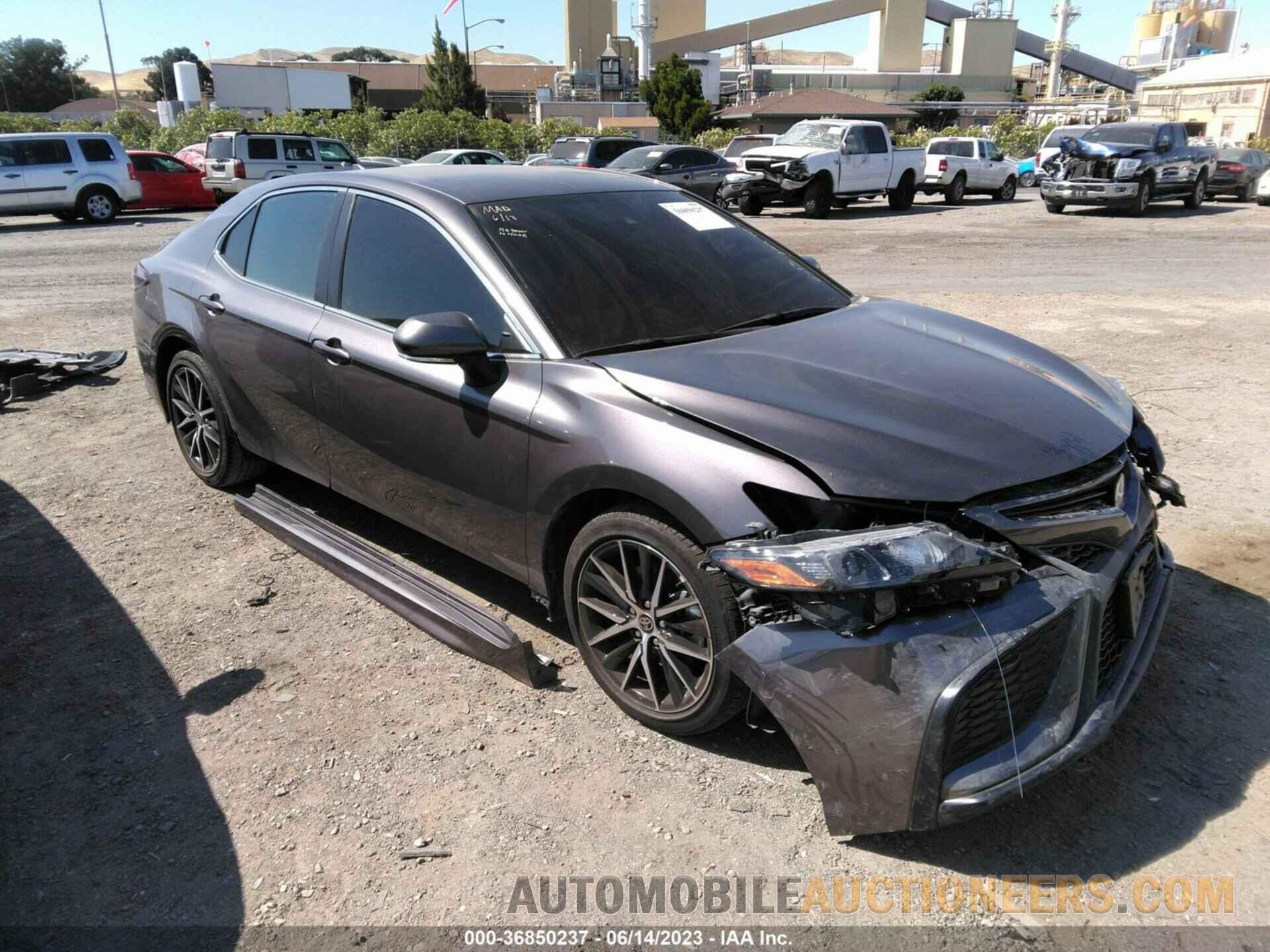 4T1G11AK5NU625815 TOYOTA CAMRY 2022