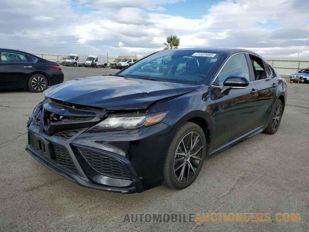 4T1G11AK5NU628245 TOYOTA CAMRY 2022