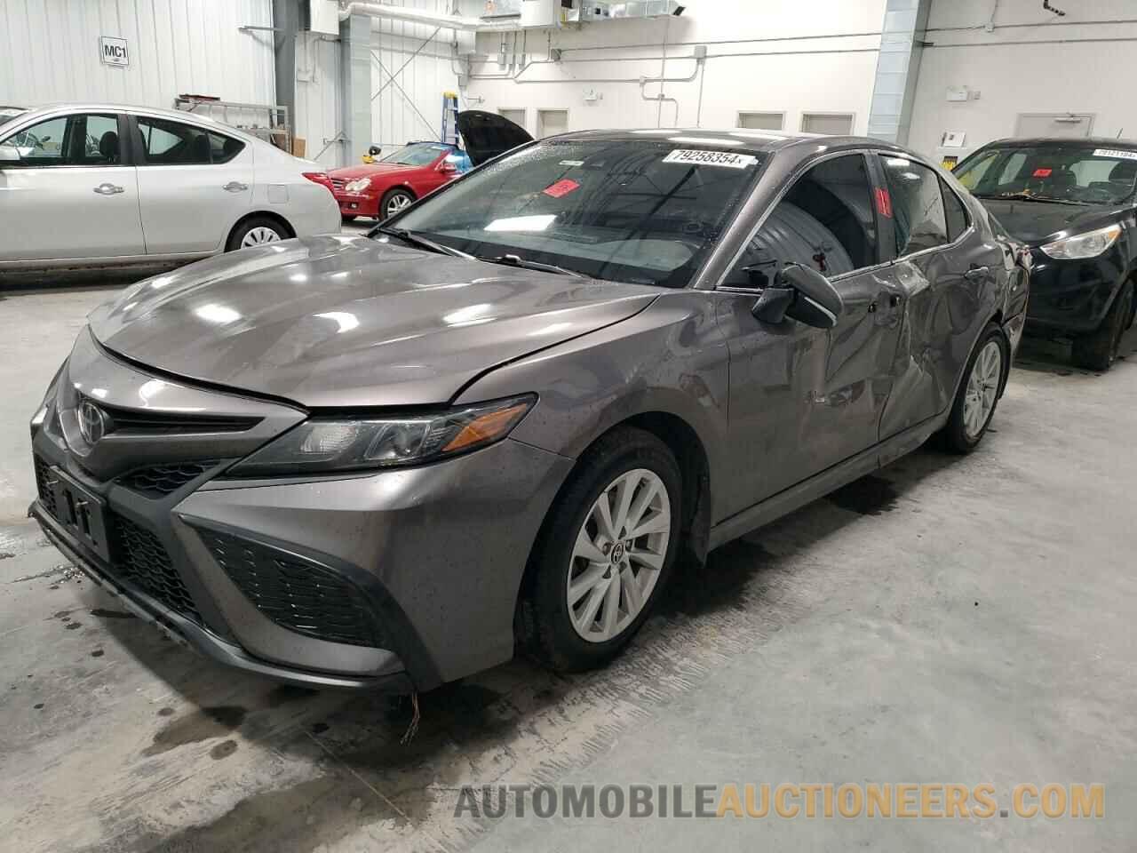 4T1G11AK5NU652030 TOYOTA CAMRY 2022