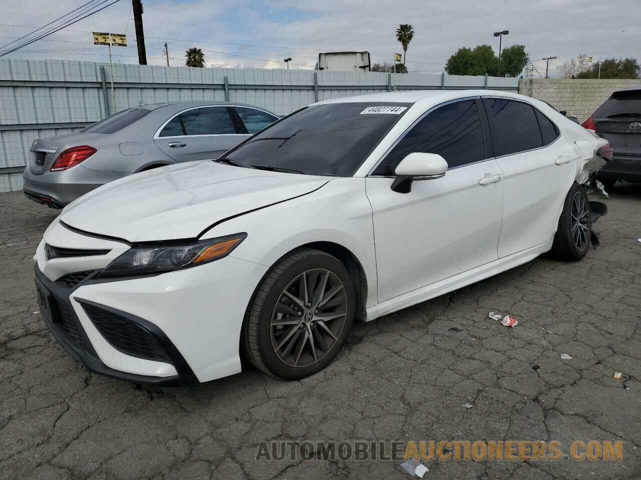 4T1G11AK5NU691698 TOYOTA CAMRY 2022