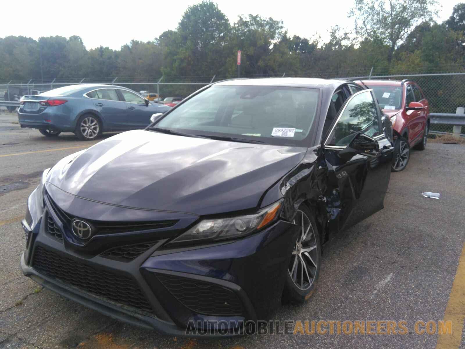 4T1G11AK5NU695332 Toyota Camry 2022