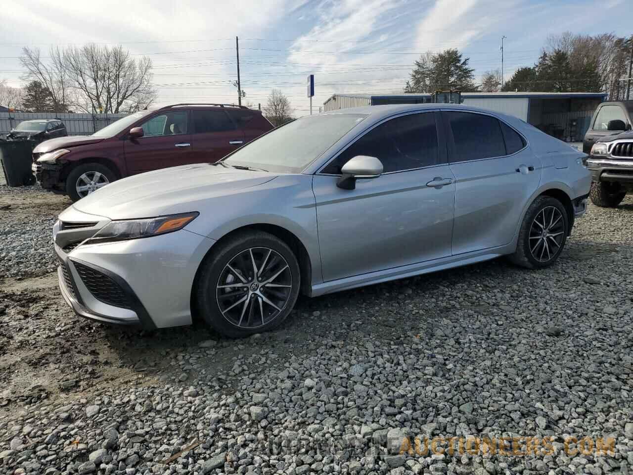 4T1G11AK5NU696321 TOYOTA CAMRY 2022