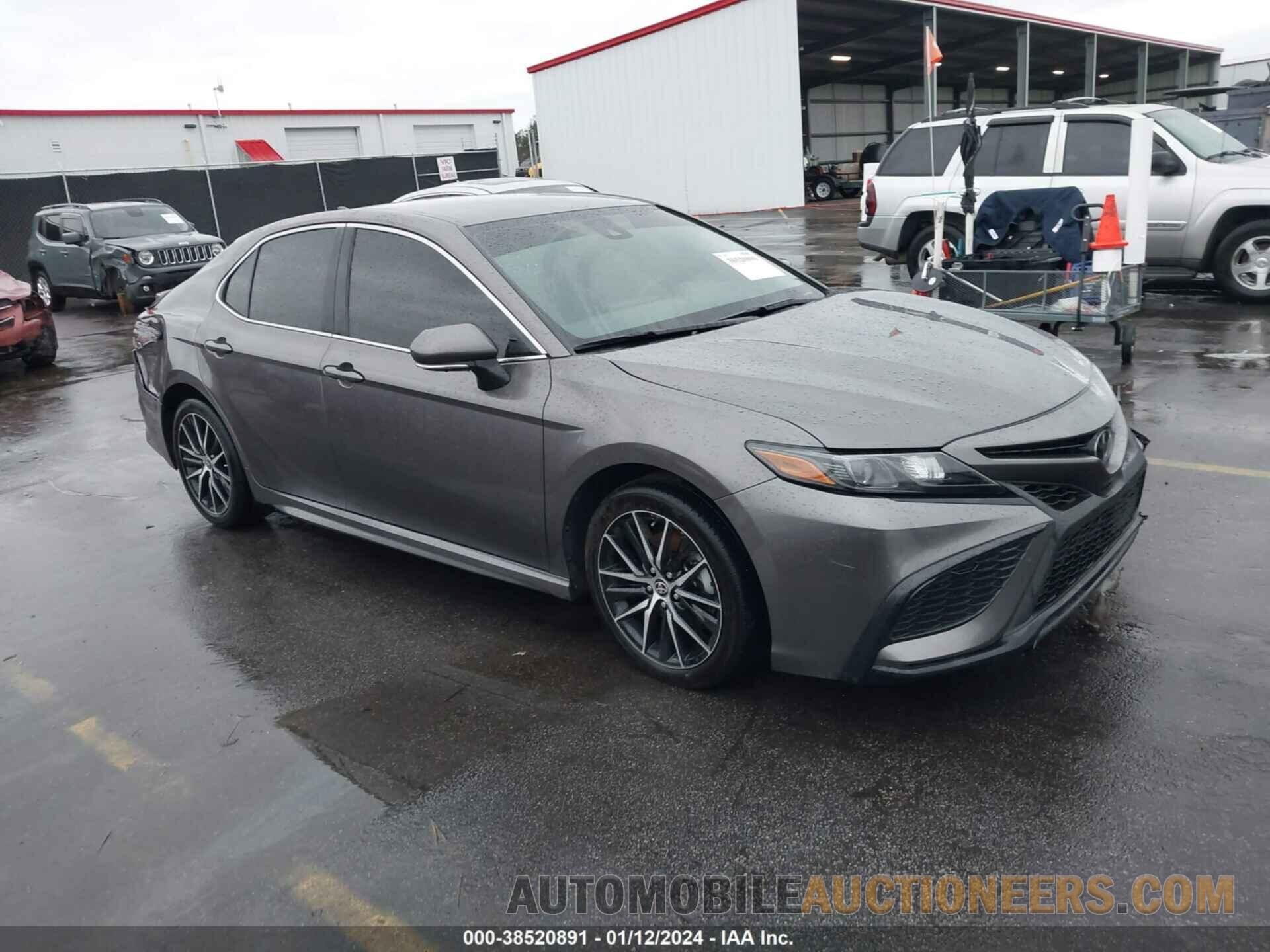 4T1G11AK5NU696786 TOYOTA CAMRY 2022