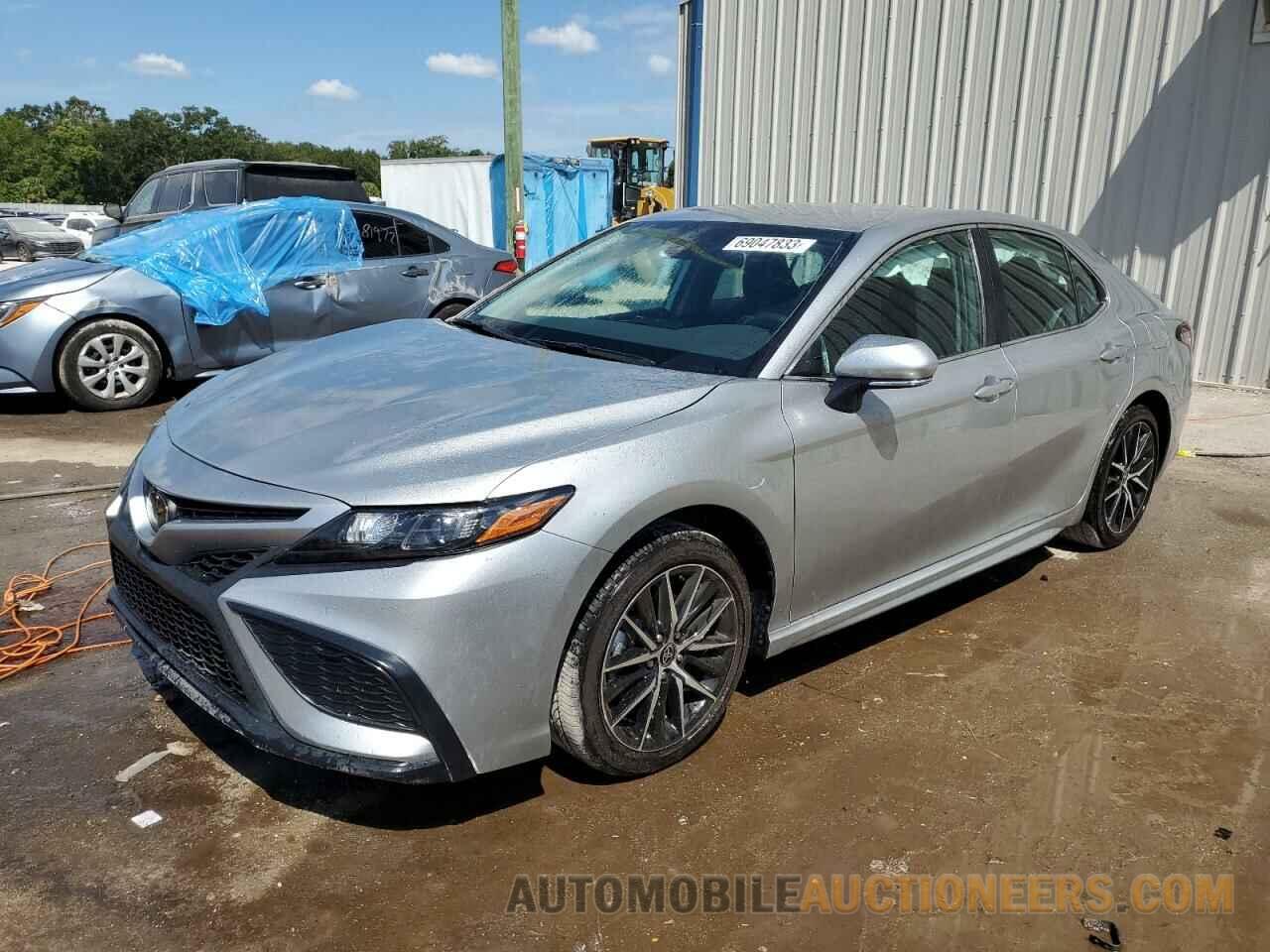 4T1G11AK5PU145681 TOYOTA CAMRY 2023