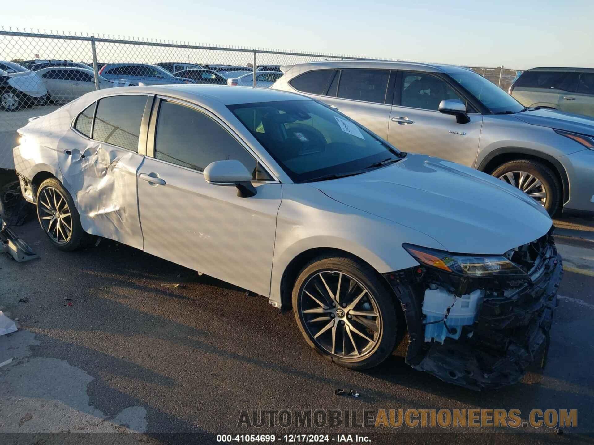 4T1G11AK5RU208748 TOYOTA CAMRY 2024