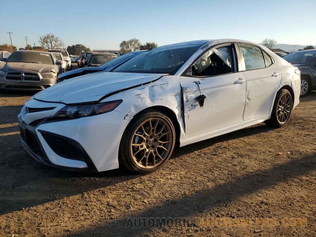 4T1G11AK5RU260803 TOYOTA CAMRY 2024