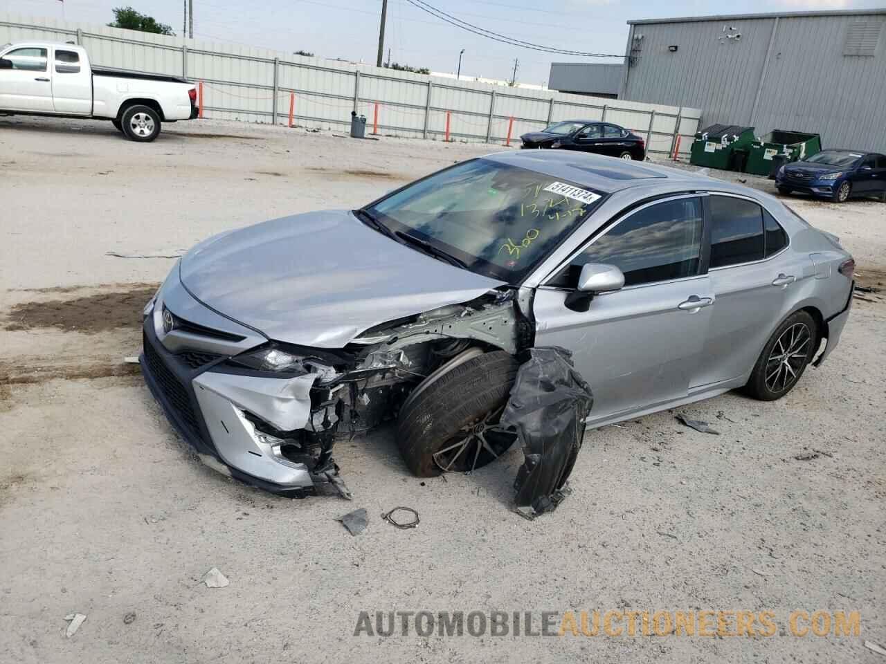 4T1G11AK5RU860513 TOYOTA CAMRY 2024